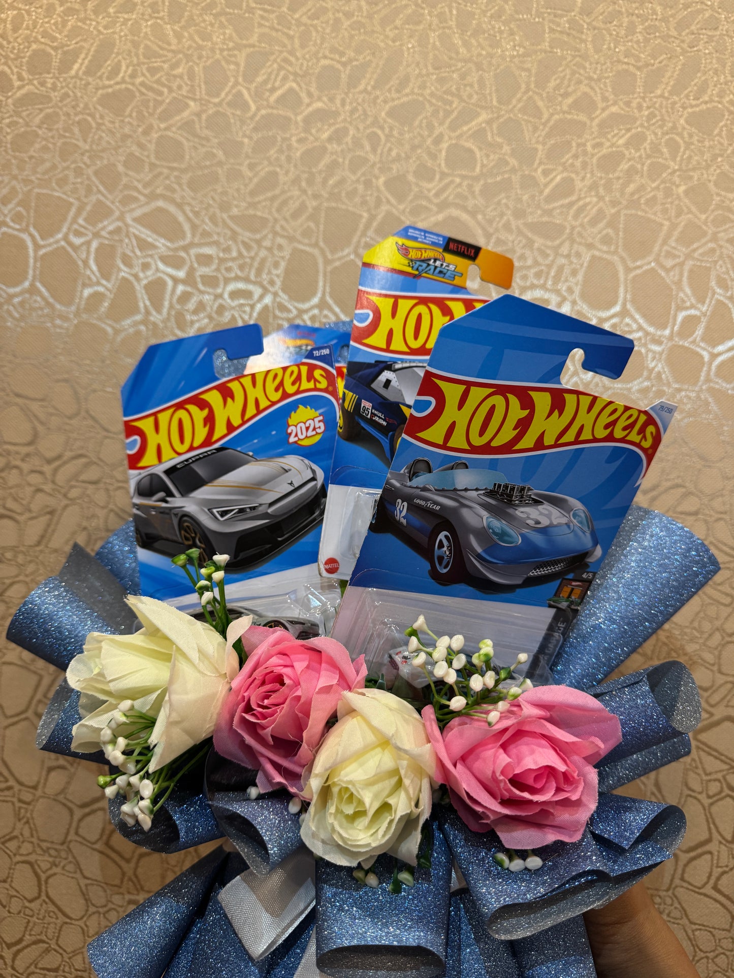 The Glittery Glow Hot Wheels Bouquet (5 - Hot Wheels )