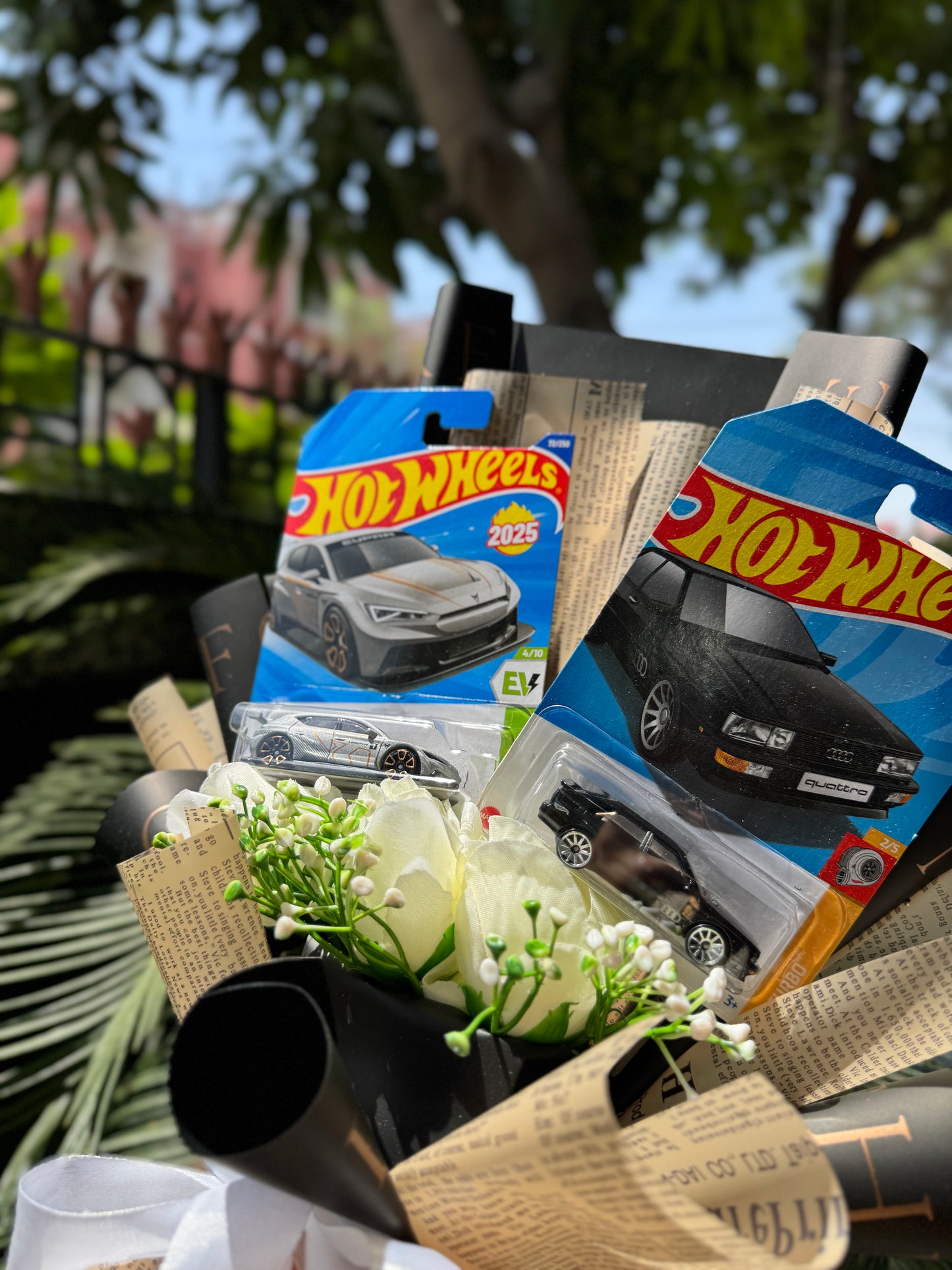 Hot Wheels Bouquet – Crown & Chrome - Audi Quattro & CUPRA e-Racer Edition