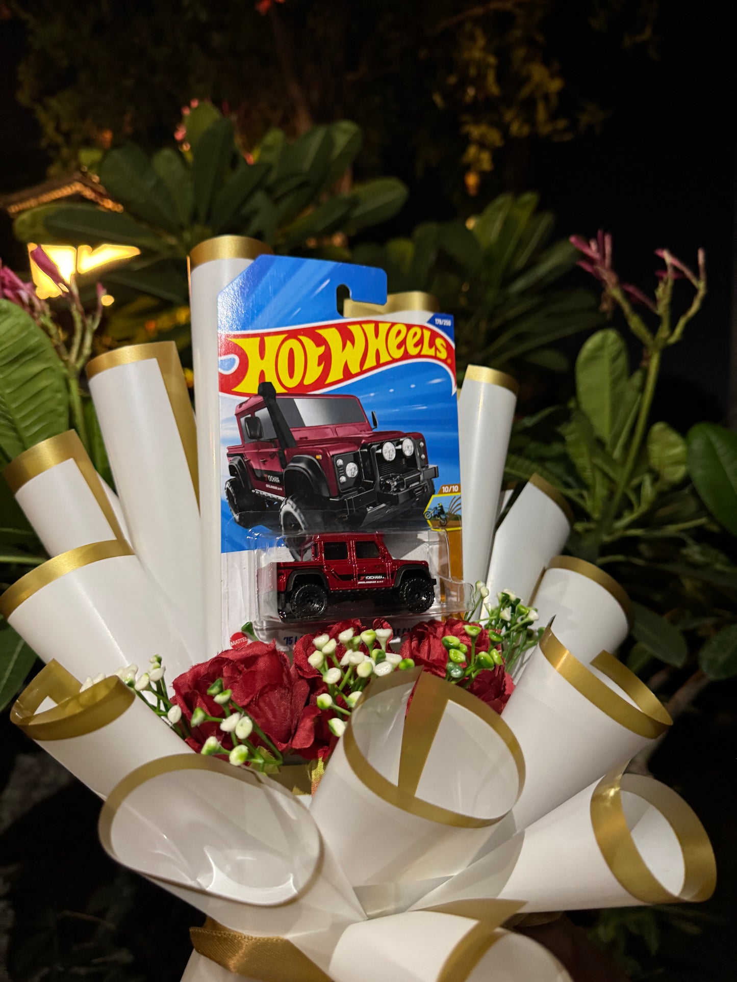 Land Rover Defender Hot Wheels Premium Bouquet – Rarest Beast