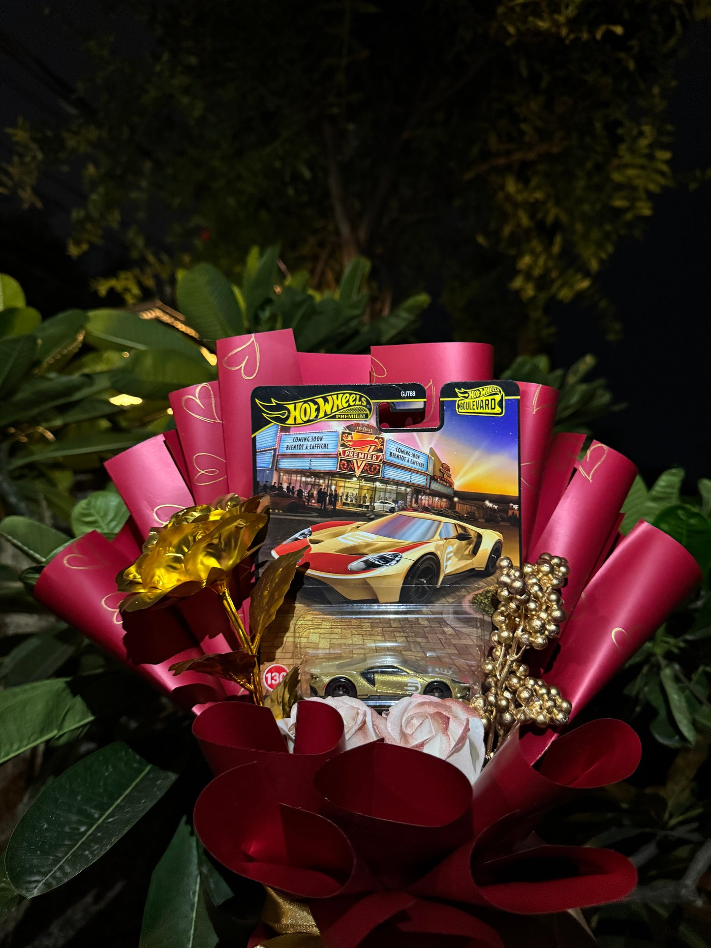 17 Ford GT Hot Wheels Bouquet – Golden Legend (Rare Limited Edition)