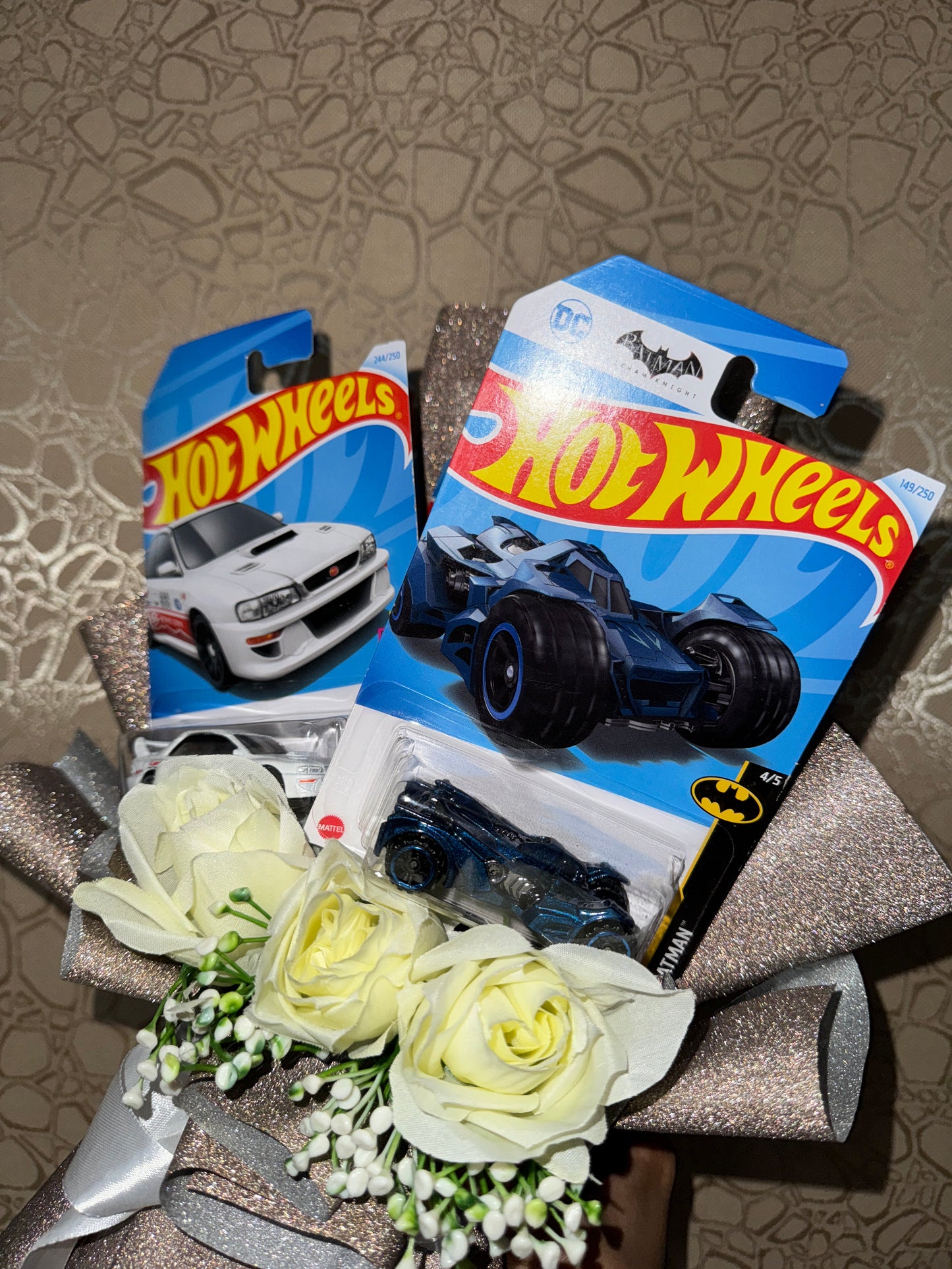 Hot Wheels Heroes – Batman, Vintage & Velocity in Glitter Bloom