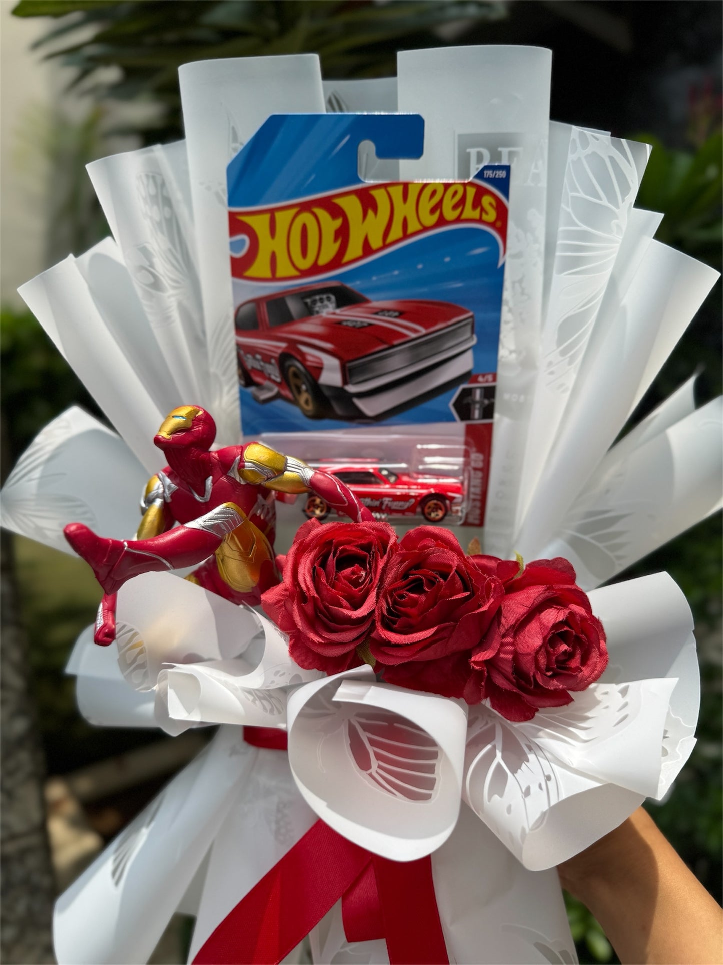 Hot Wheels Bouquet – Iron Man x Mustang Red Rose Edition
