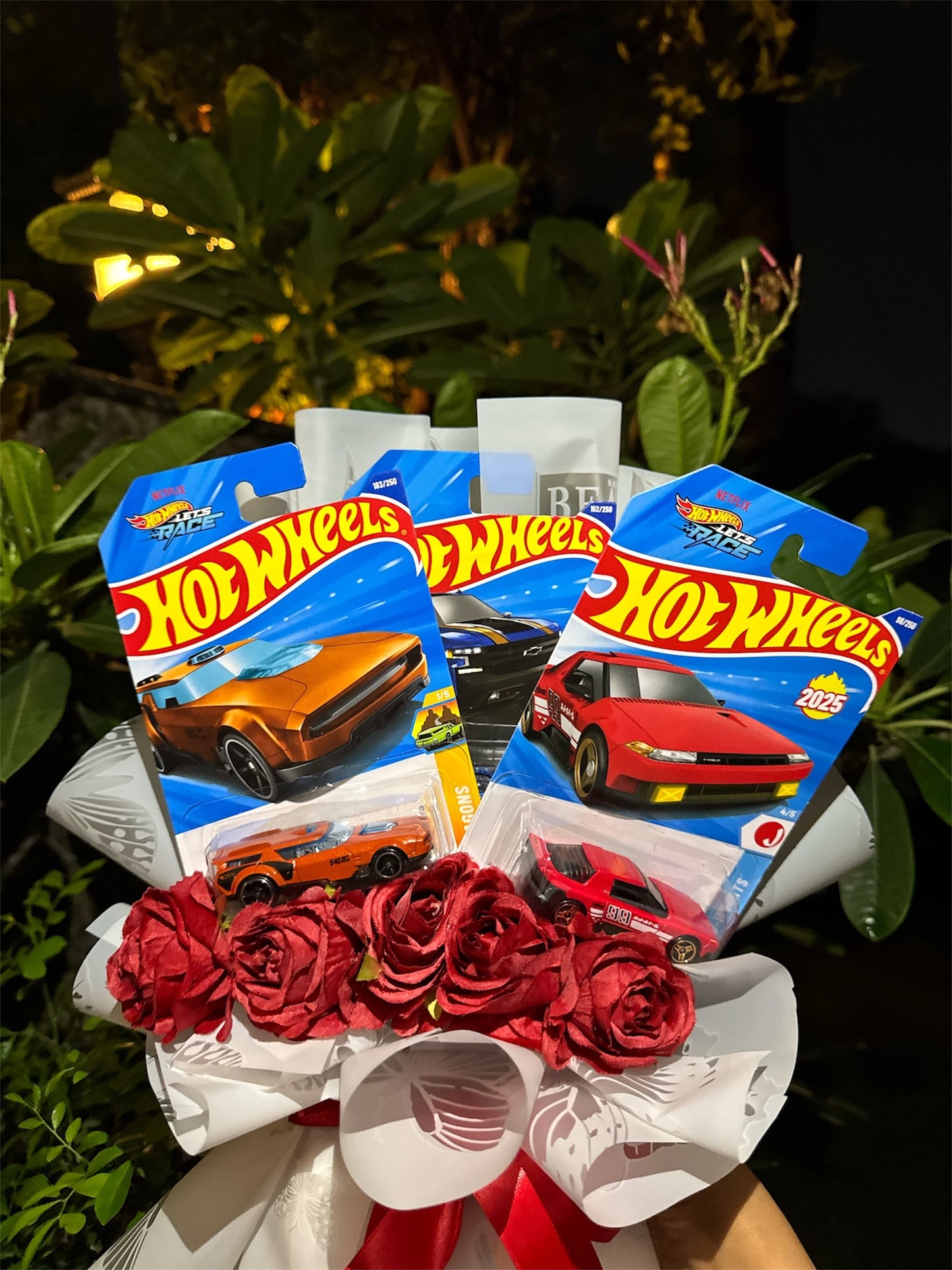 Hot Wheels Bouquet – Triple Racer Red Rose Edition