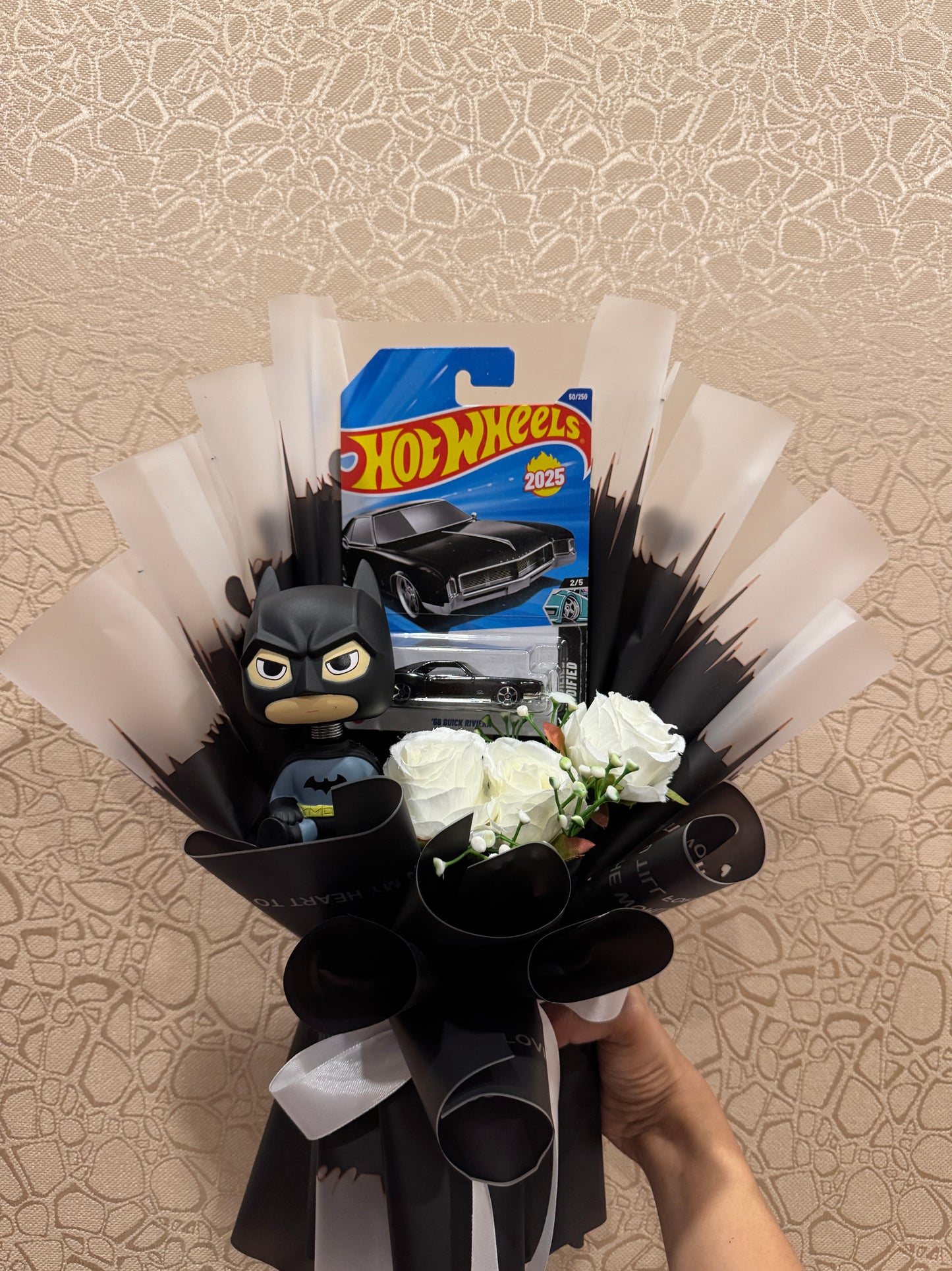 Hot Wheels Bouquet-66 Riviera Bat-Bloom