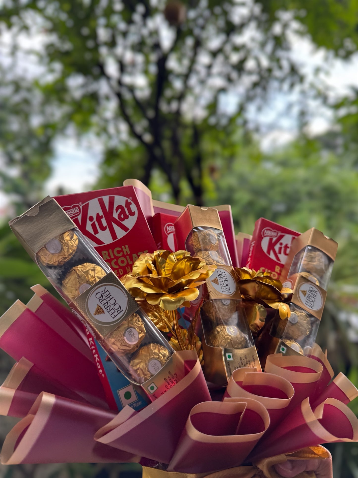 Sweet Gold Elegance – KitKat & Ferrero Rocher Chocolate Bouquet