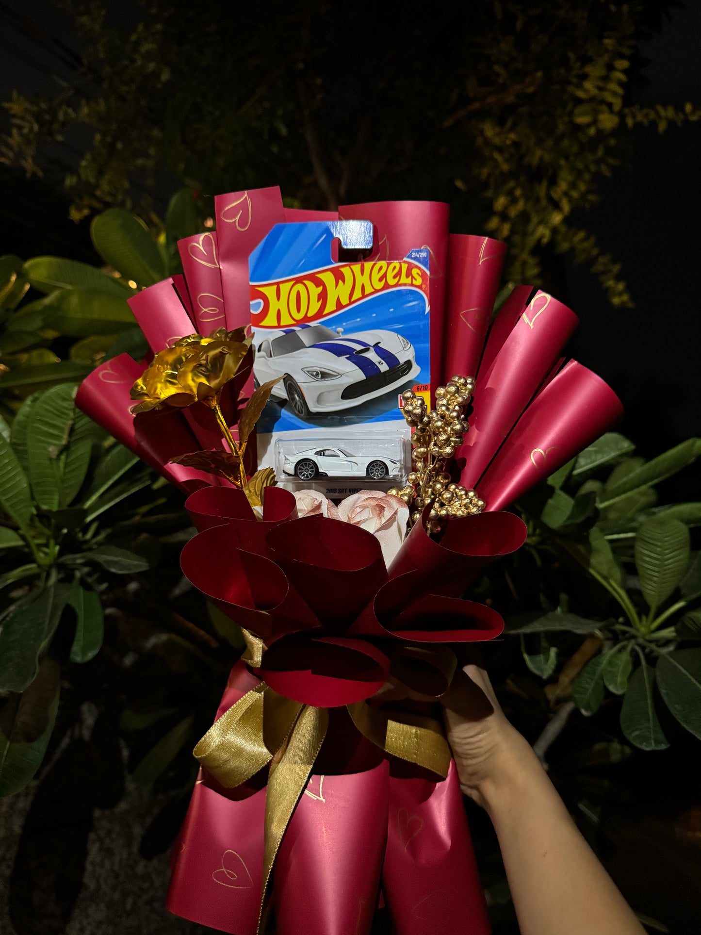 Dodge SRT Viper Hot Wheels Bouquet – White Venom Edition