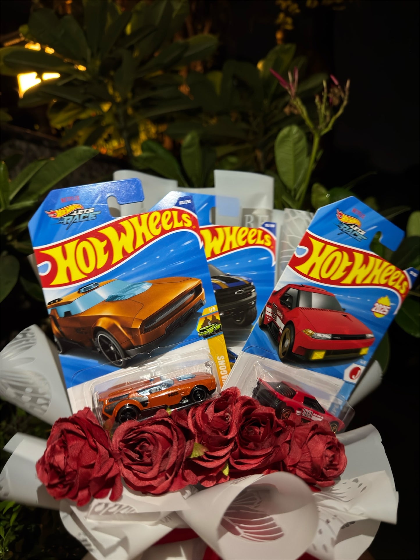 Hot Wheels Bouquet – Triple Racer Red Rose Edition