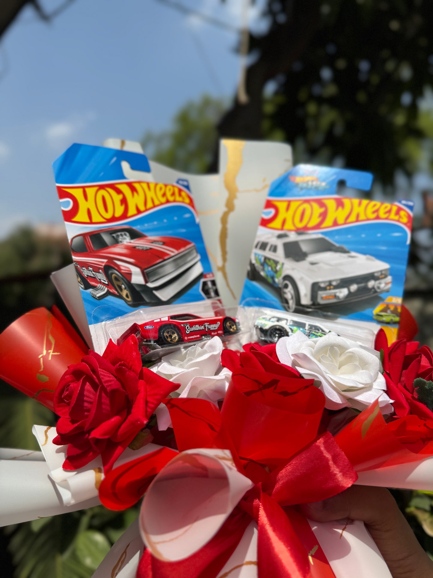 The Hot Wheels Bouquet - The Red and White Love Theme
