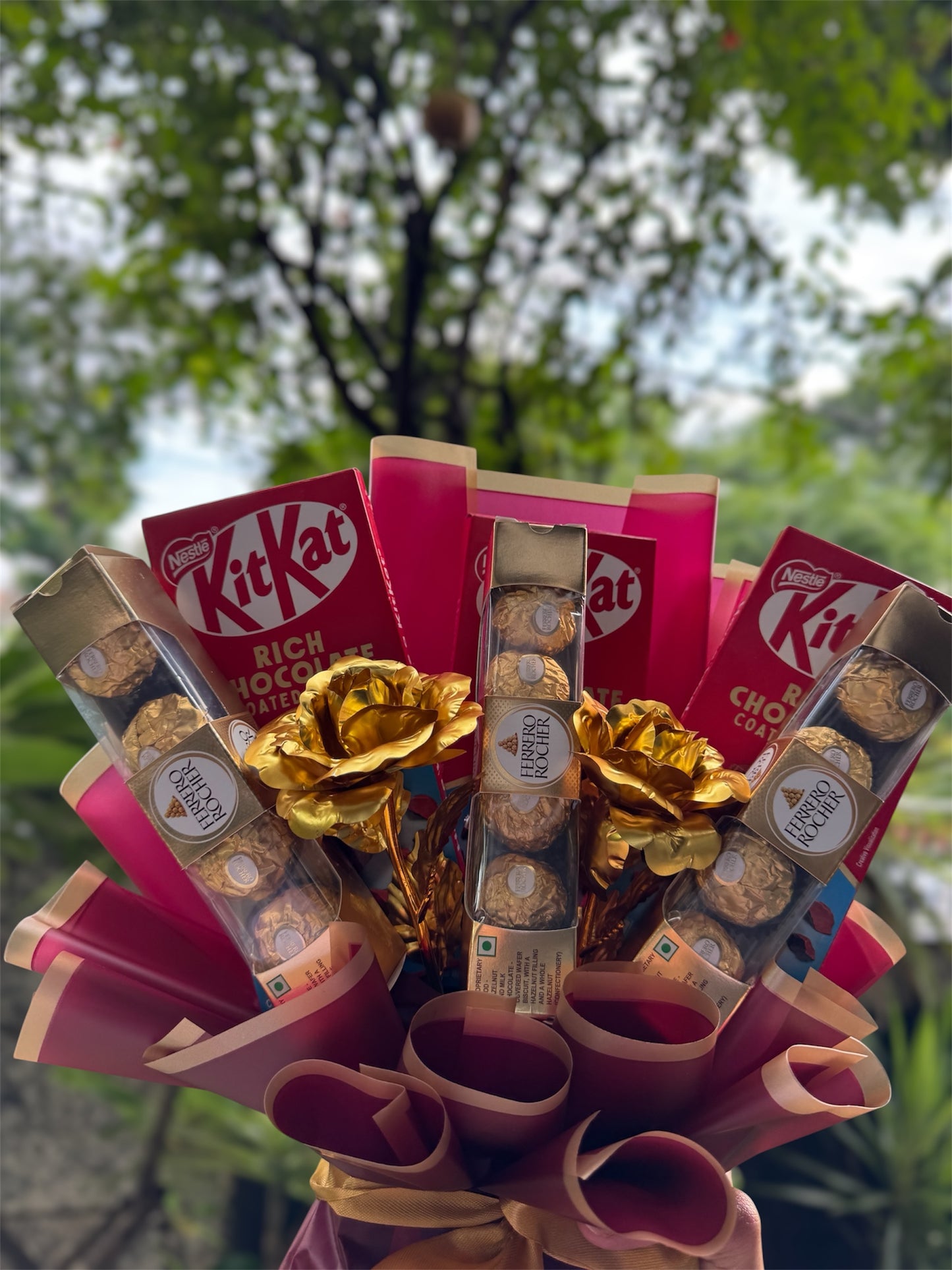 Sweet Gold Elegance – KitKat & Ferrero Rocher Chocolate Bouquet