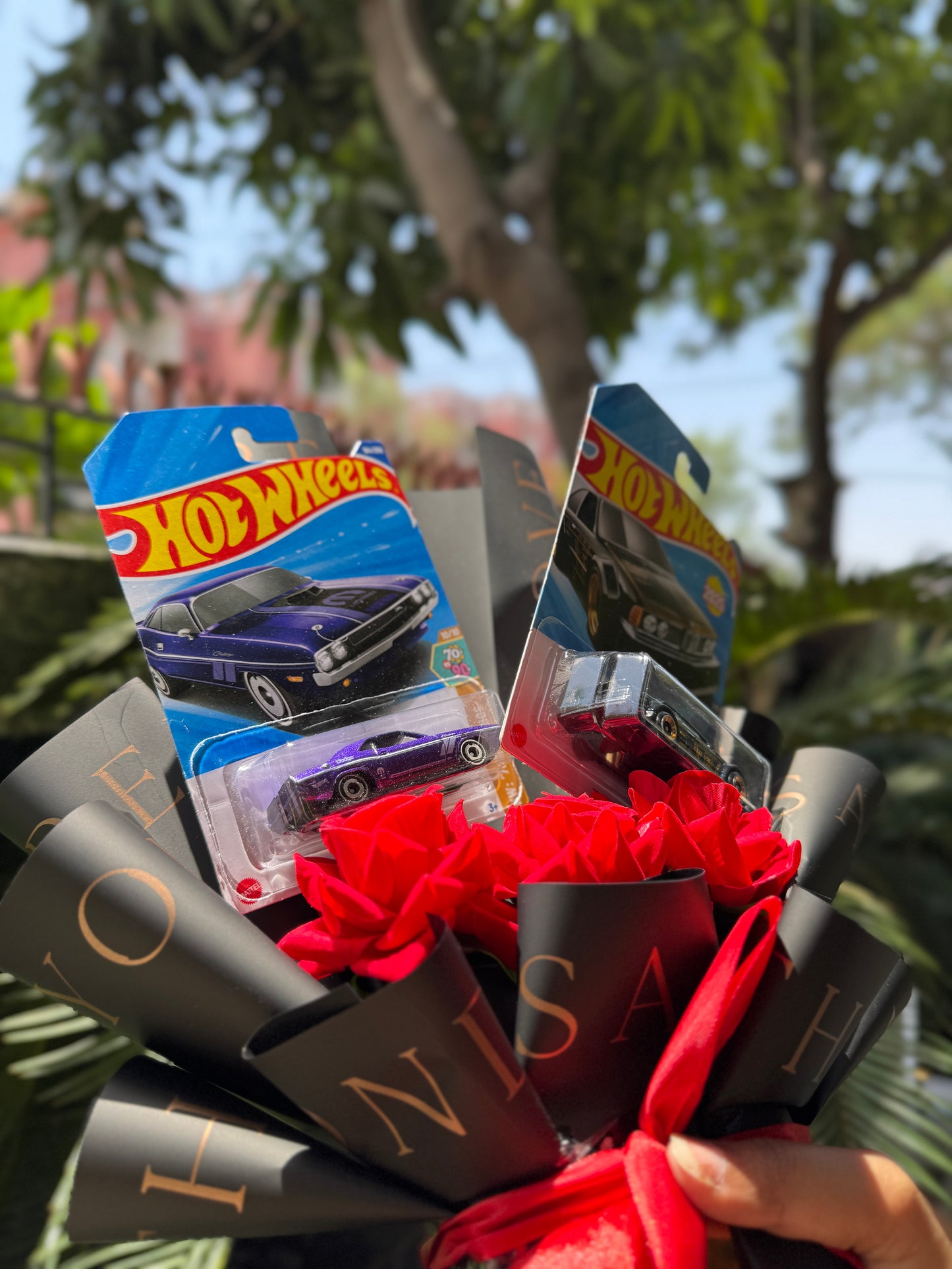 Hot Wheels Bouquet – BMW & Dodge Challenger Edition