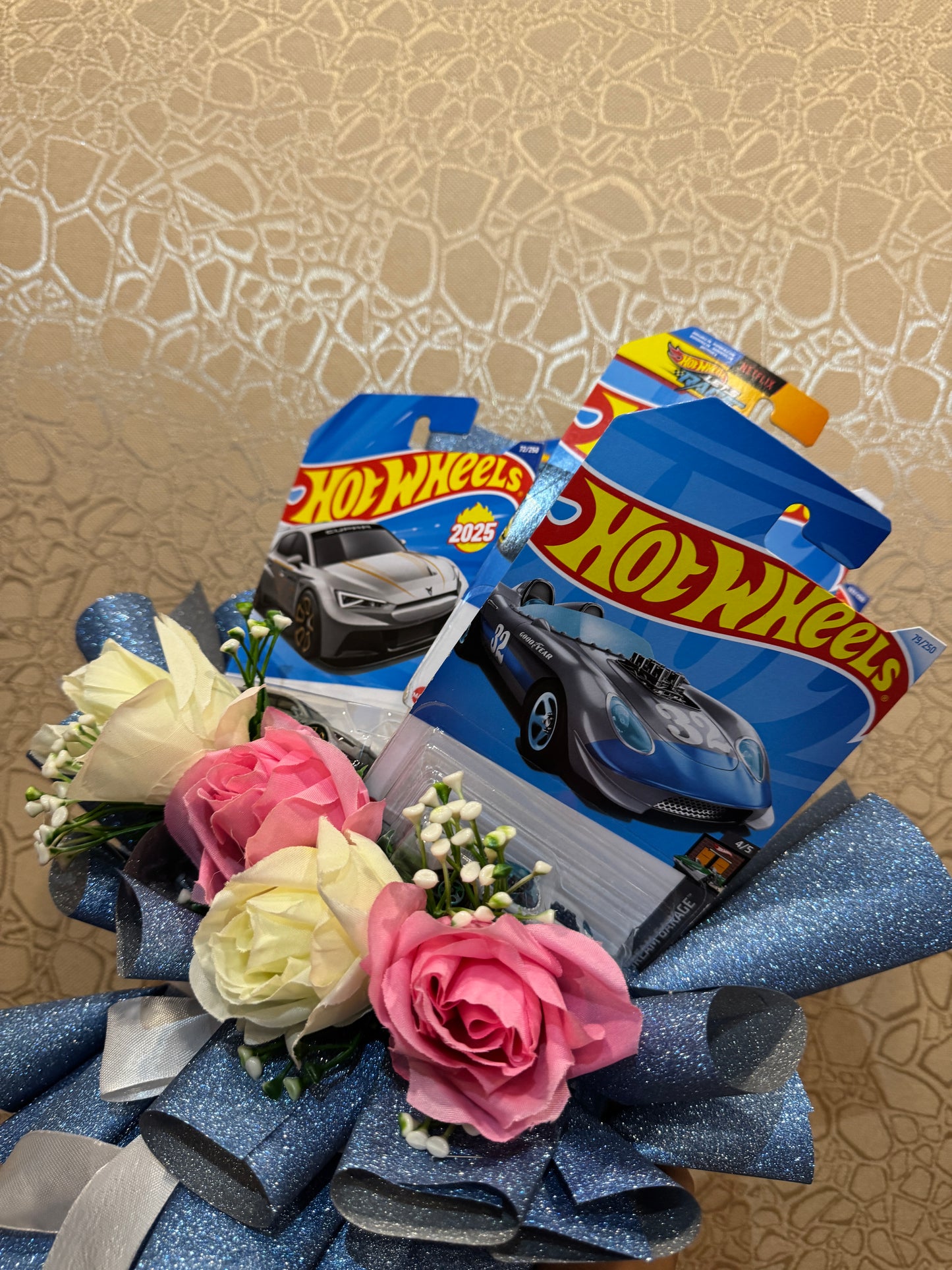 The Glittery Glow Hot Wheels Bouquet (5 - Hot Wheels )
