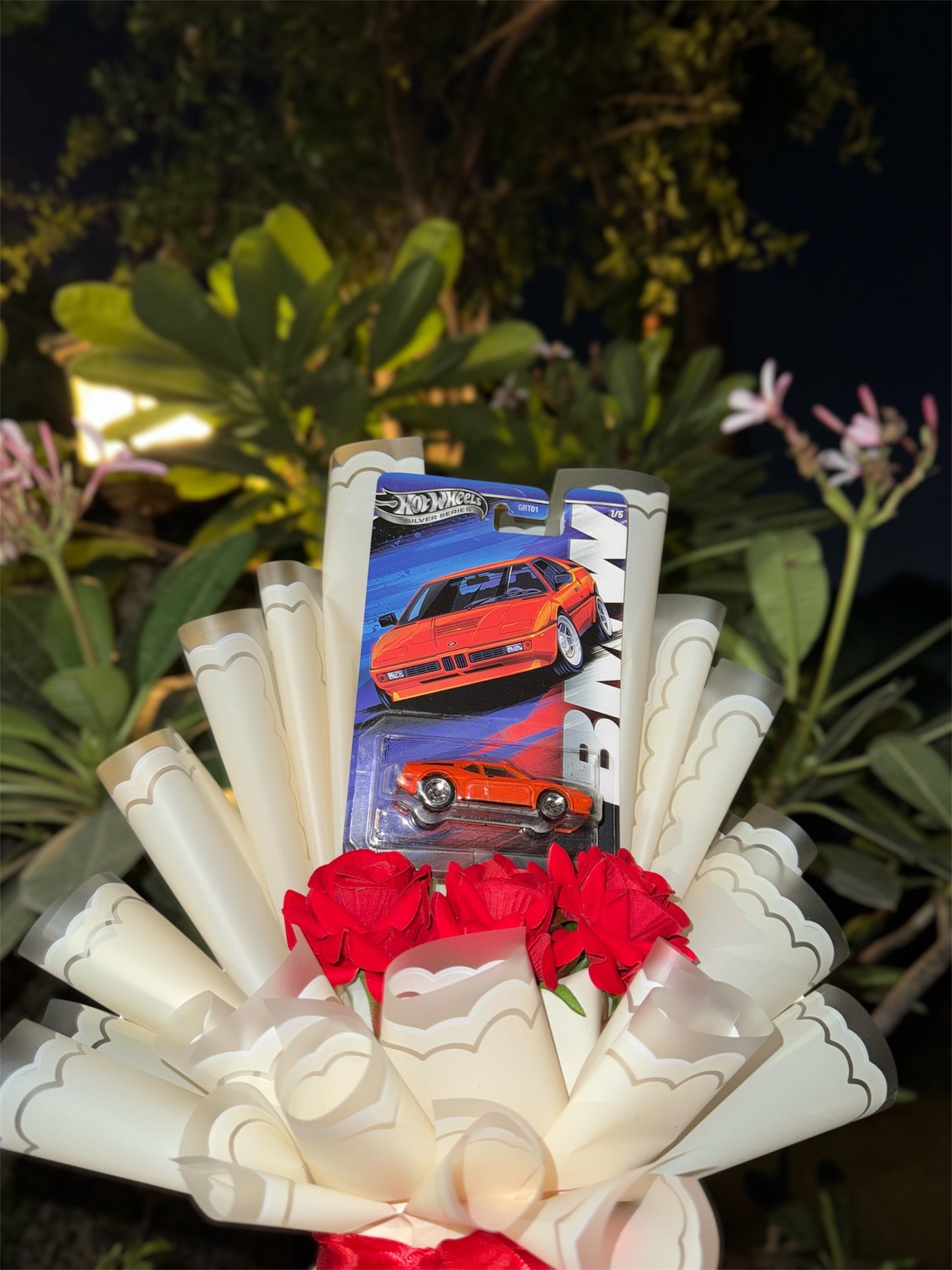 BMW M1 Hot Wheels Bouquet – The First Love of Speed, Wrapped in Classic Elegance