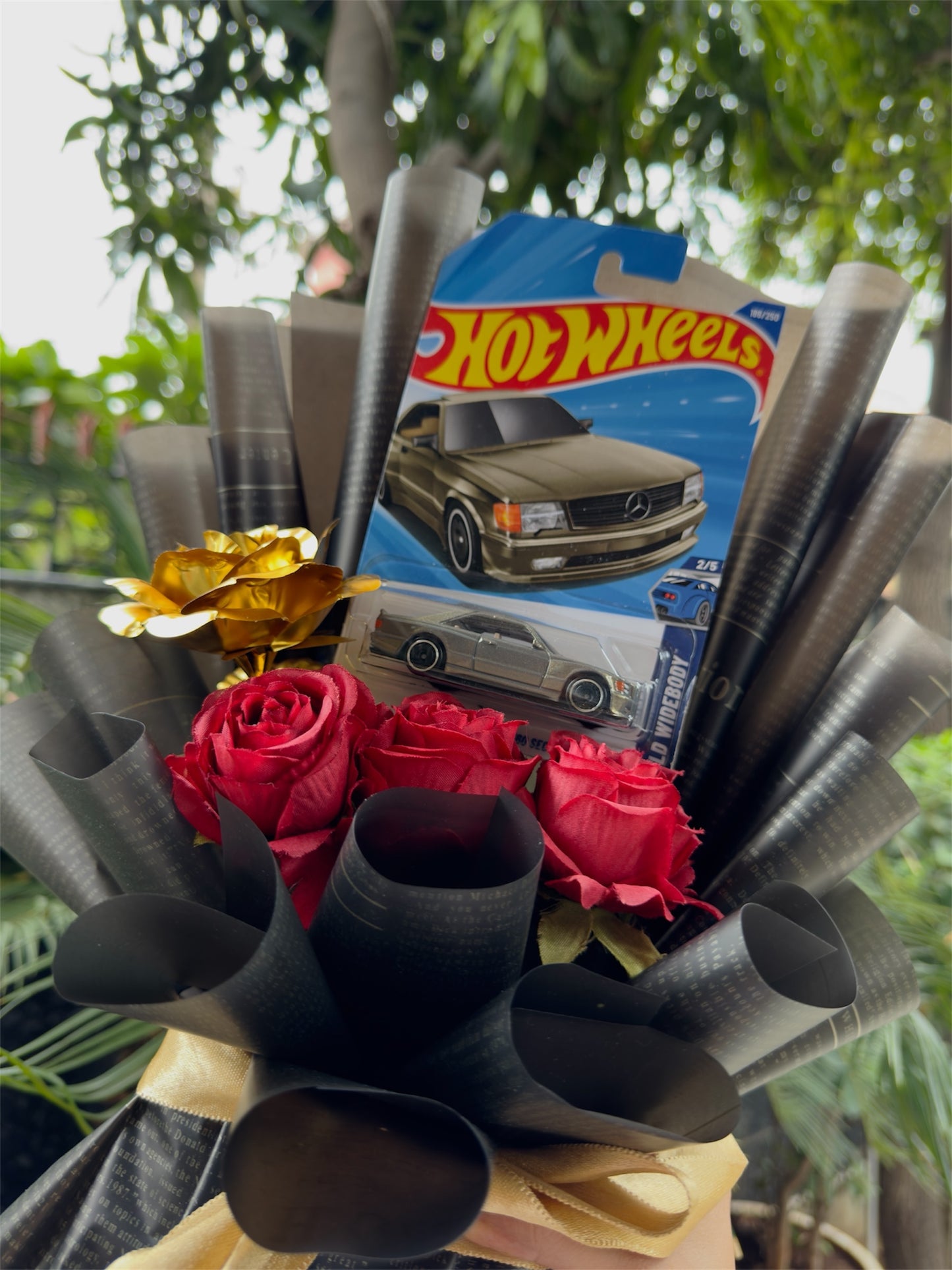 Hot Wheels Bouquet – ’89 Mercedes-Benz 560 SEC AMG | Noir Gold Edition