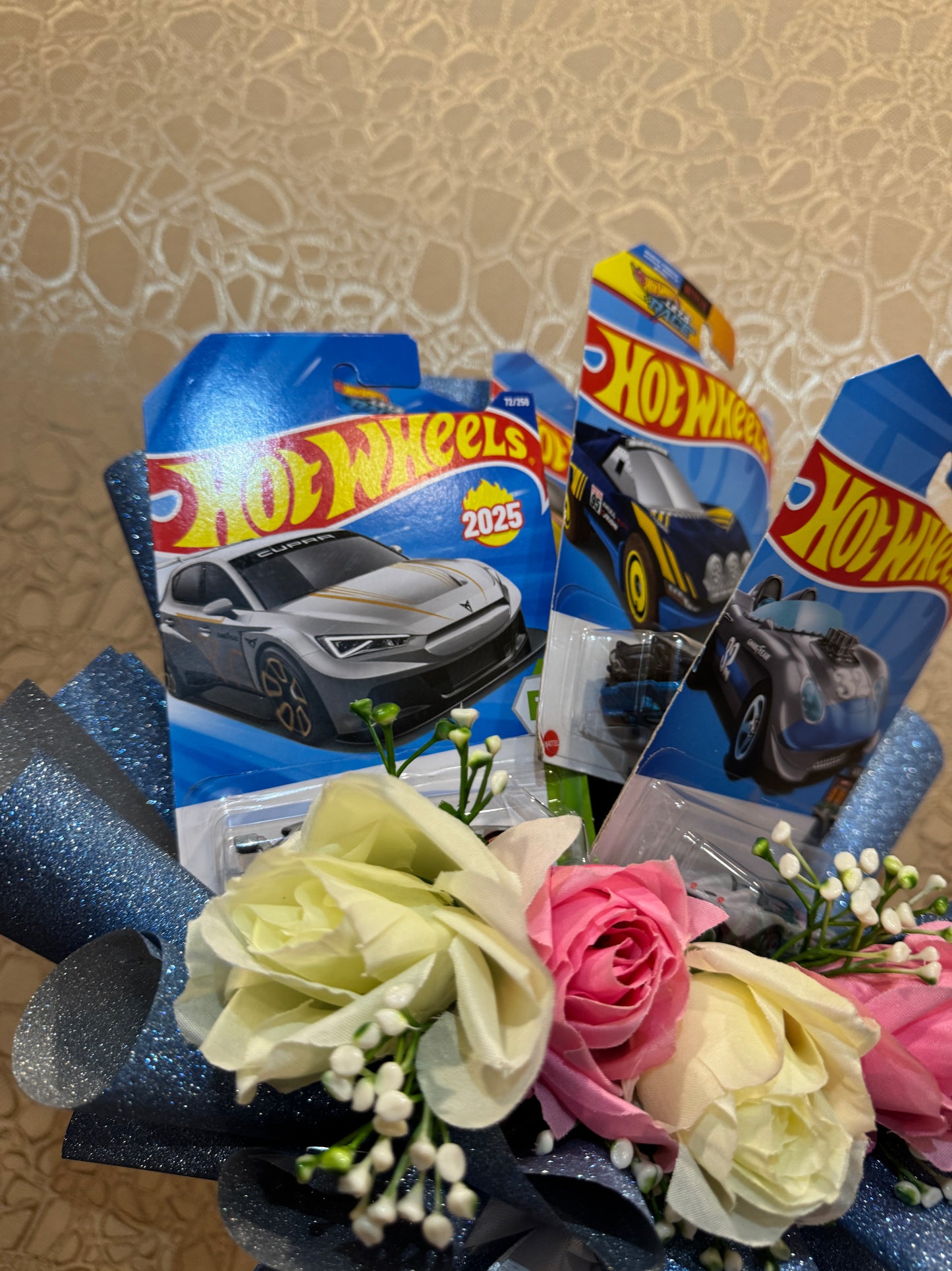 The Glittery Glow Hot Wheels Bouquet (5 - Hot Wheels )