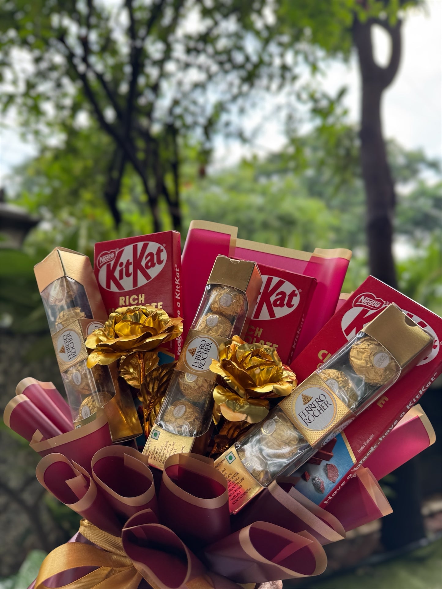 Sweet Gold Elegance – KitKat & Ferrero Rocher Chocolate Bouquet
