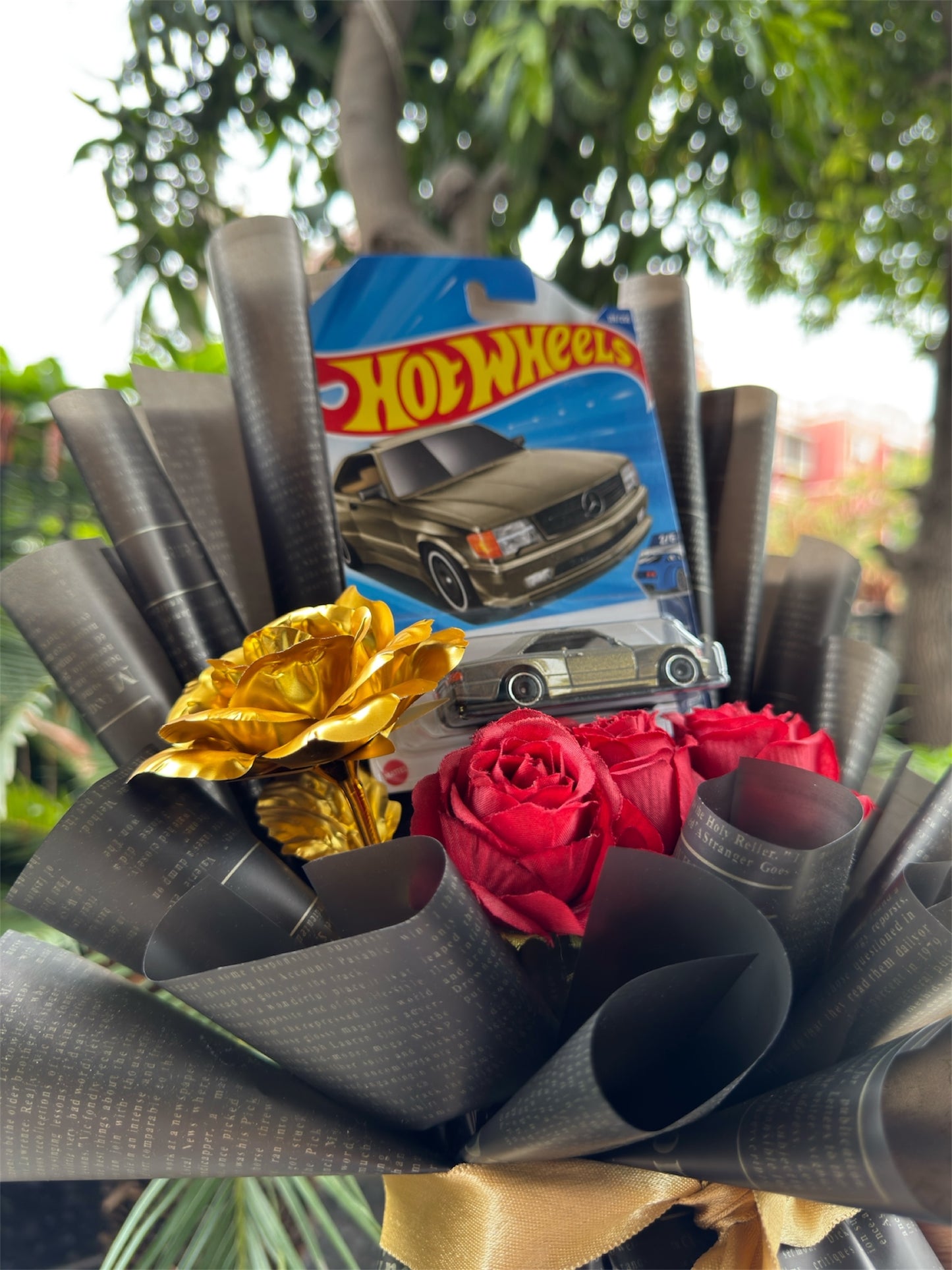 Hot Wheels Bouquet – ’89 Mercedes-Benz 560 SEC AMG | Noir Gold Edition