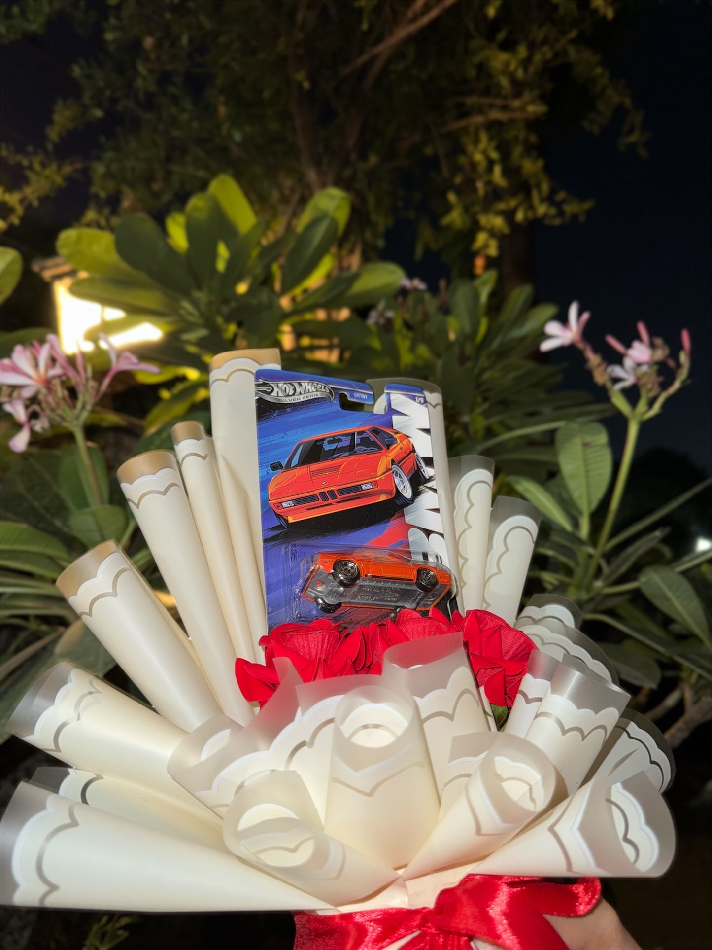 BMW M1 Hot Wheels Bouquet – The First Love of Speed, Wrapped in Classic Elegance