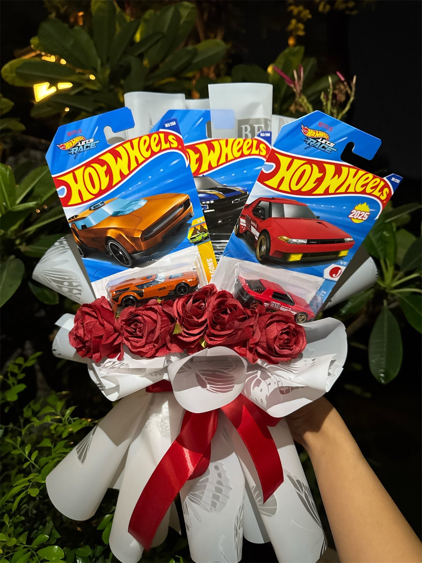 Hot Wheels Bouquet – Triple Racer Red Rose Edition