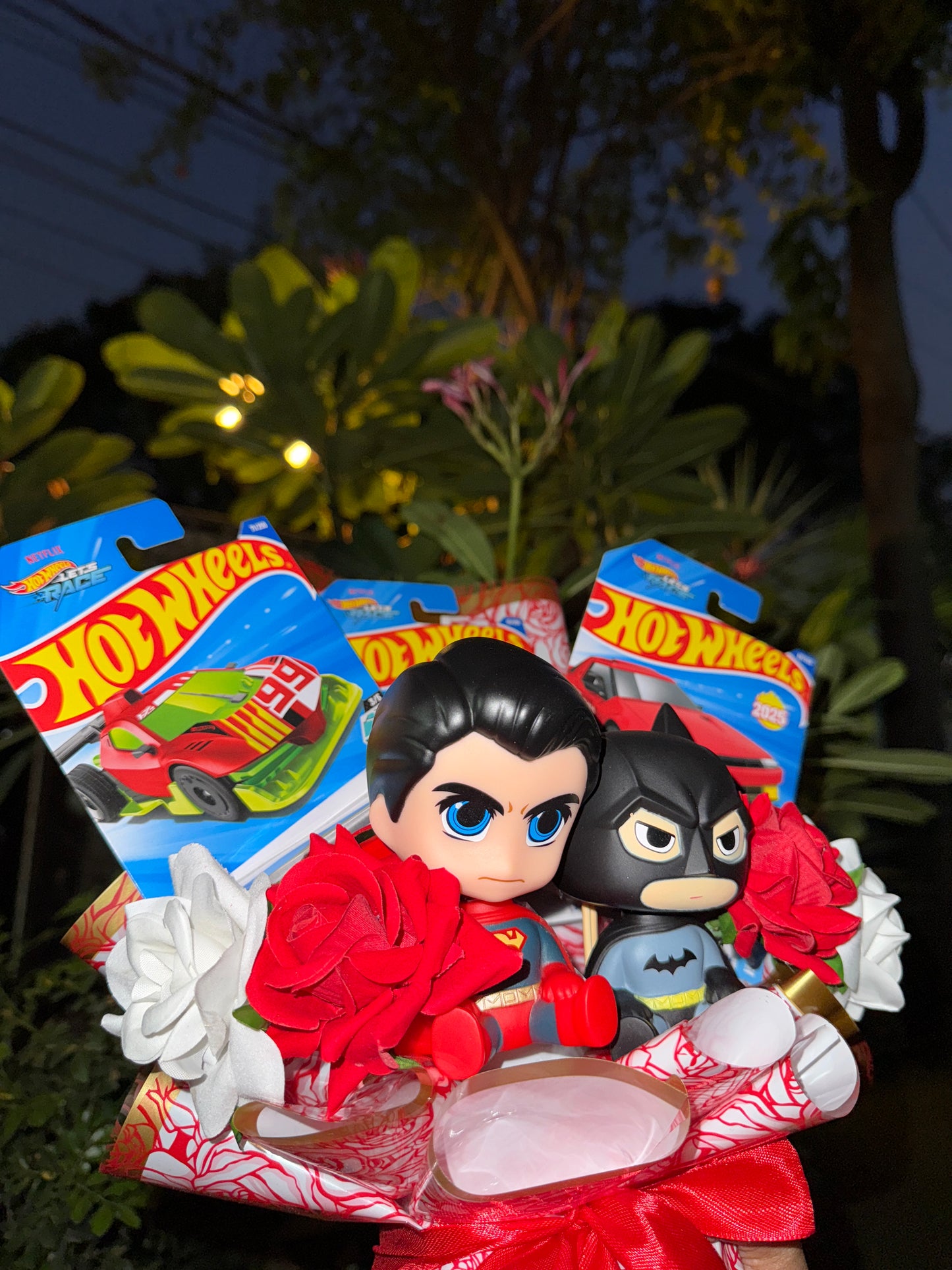 Superman & Batman Hot Wheels Bouquet – Premium Heroes Edition