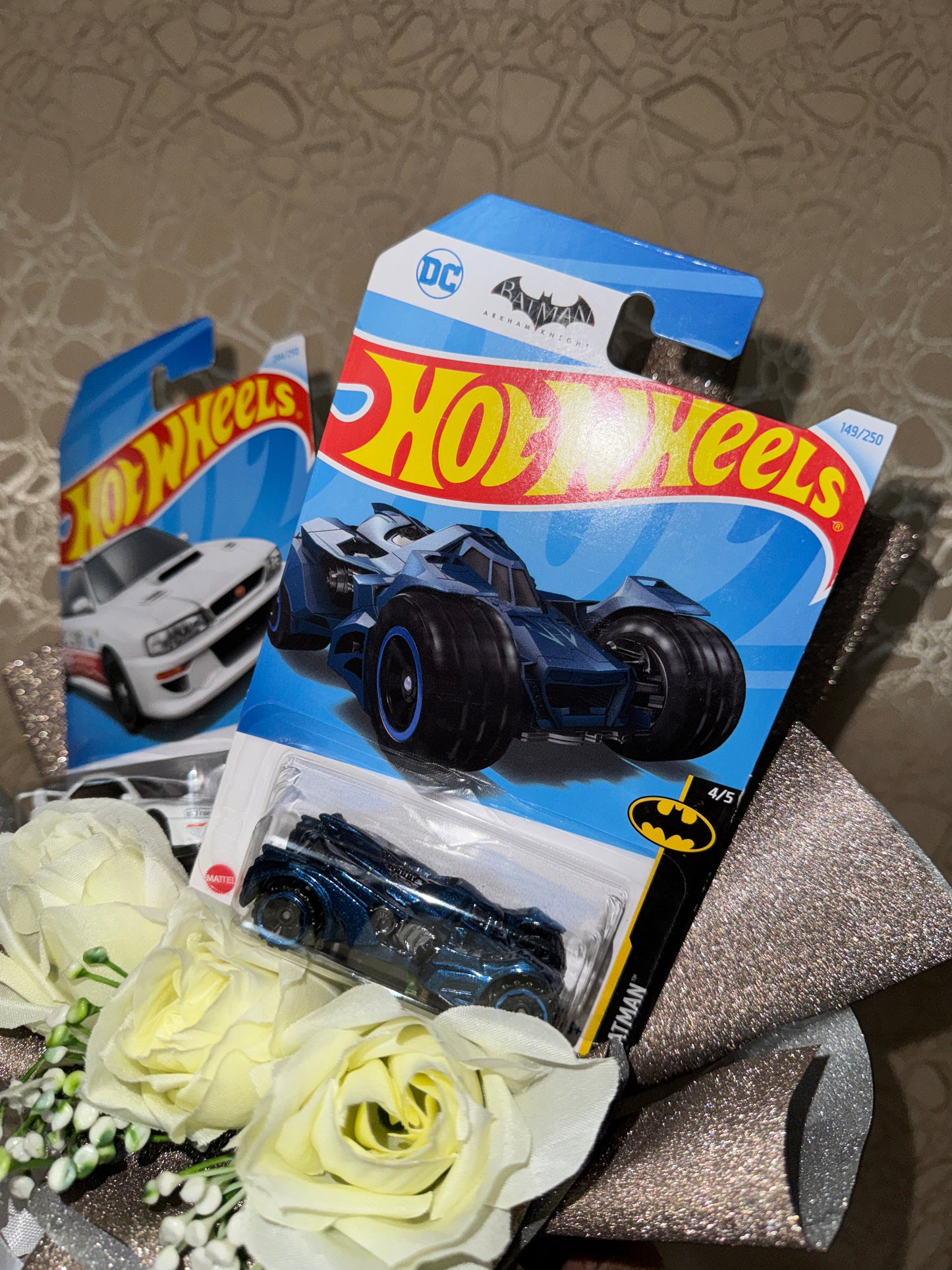 Hot Wheels Heroes – Batman, Vintage & Velocity in Glitter Bloom