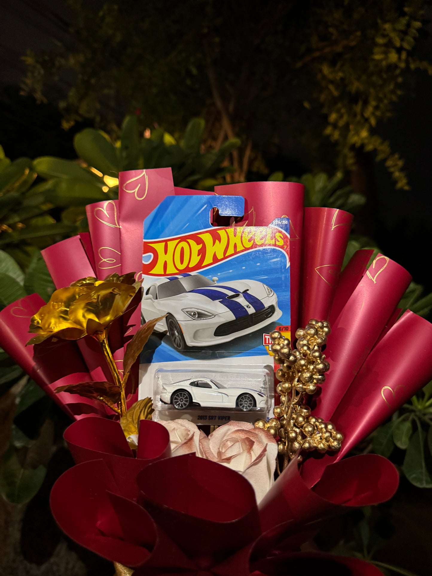 Dodge SRT Viper Hot Wheels Bouquet – White Venom Edition