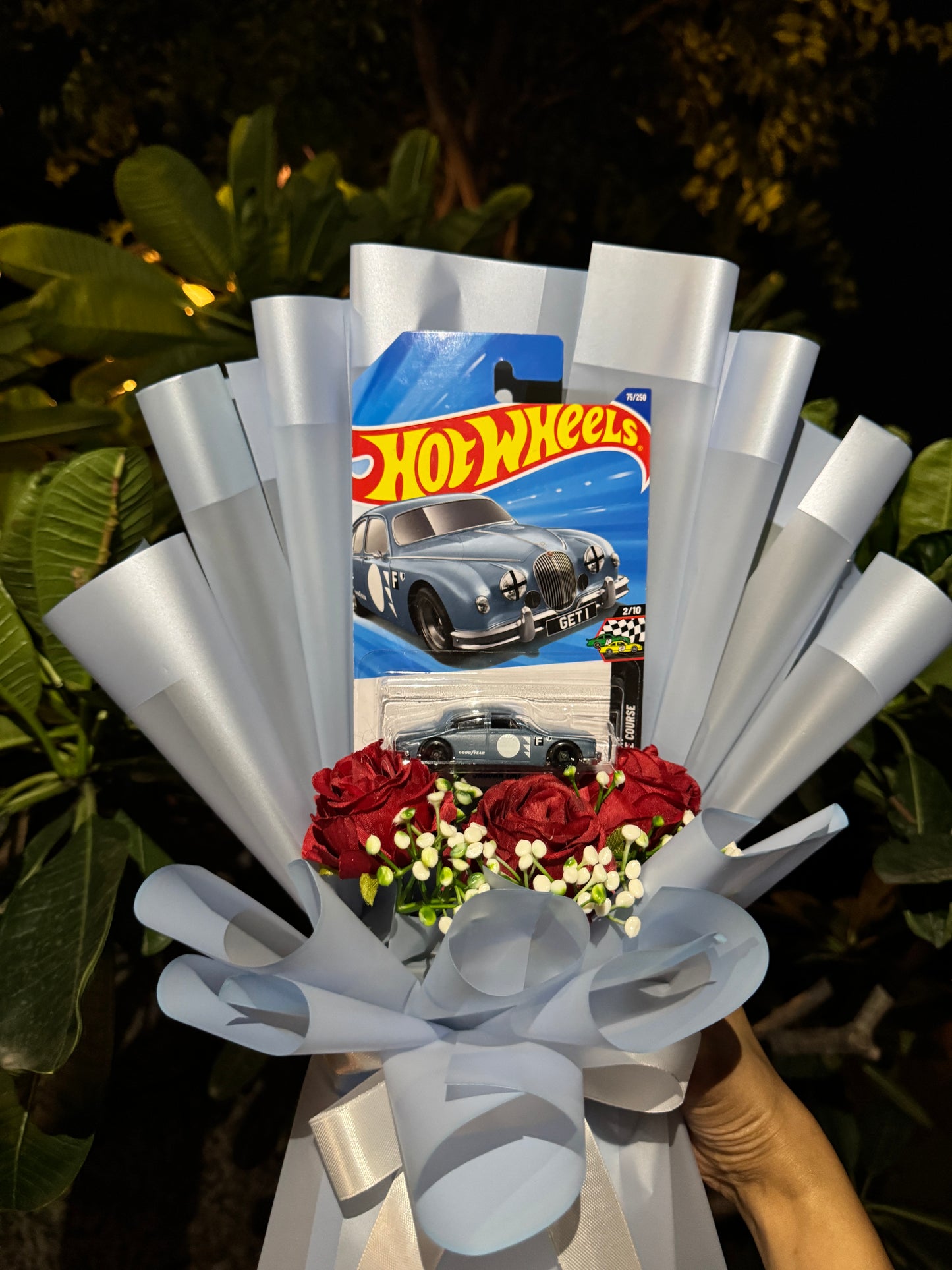 Jaguar MK1 Hot Wheels Bouquet - The - Classic Legend Edition