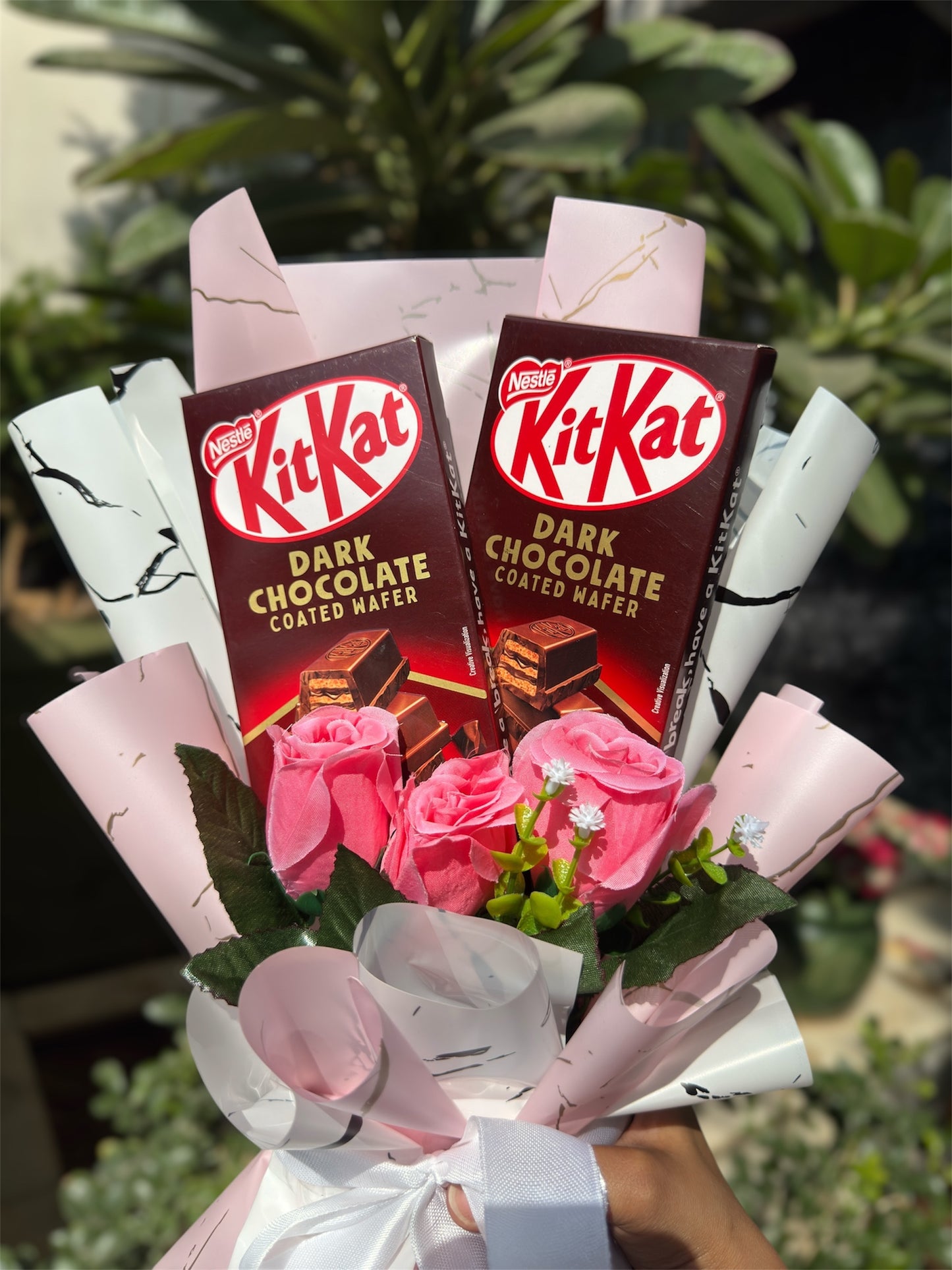 Marble Rose Kitkat Chocolate Bouquet - For Kitkat Lovers