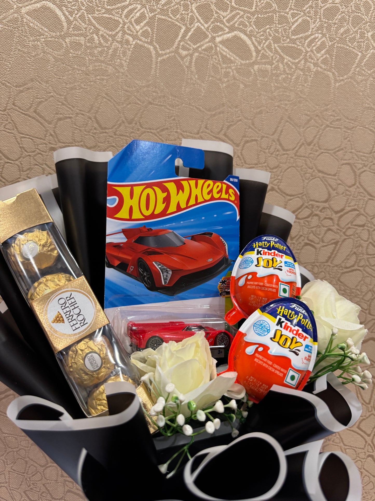 Hot Wheels Bouquet-Sweet & Speedy Surprise Bouquet