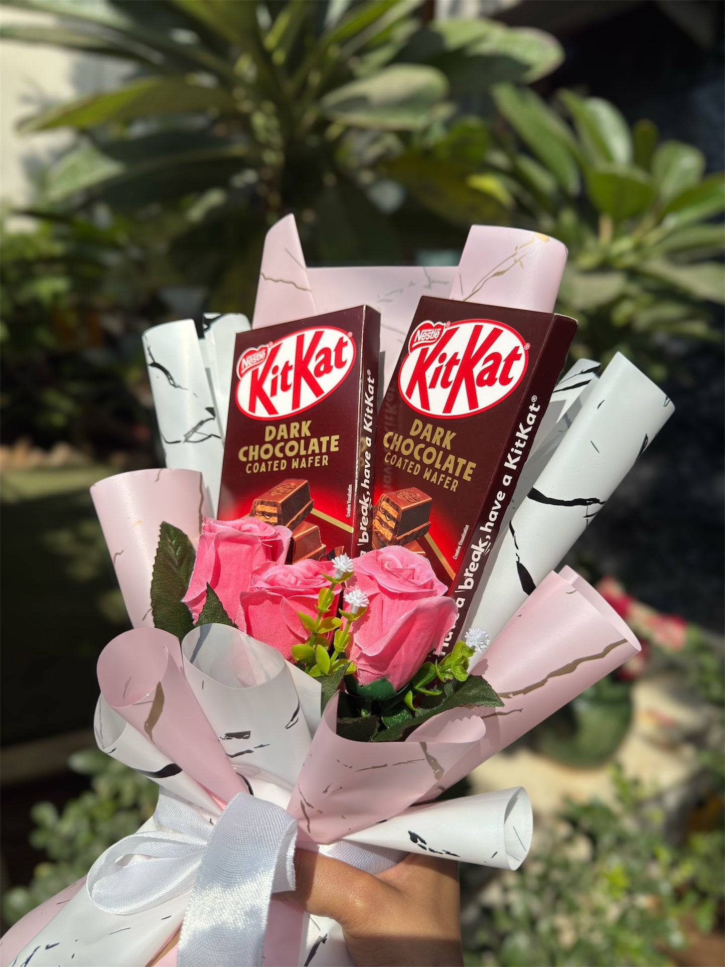 Marble Rose Kitkat Chocolate Bouquet - For Kitkat Lovers