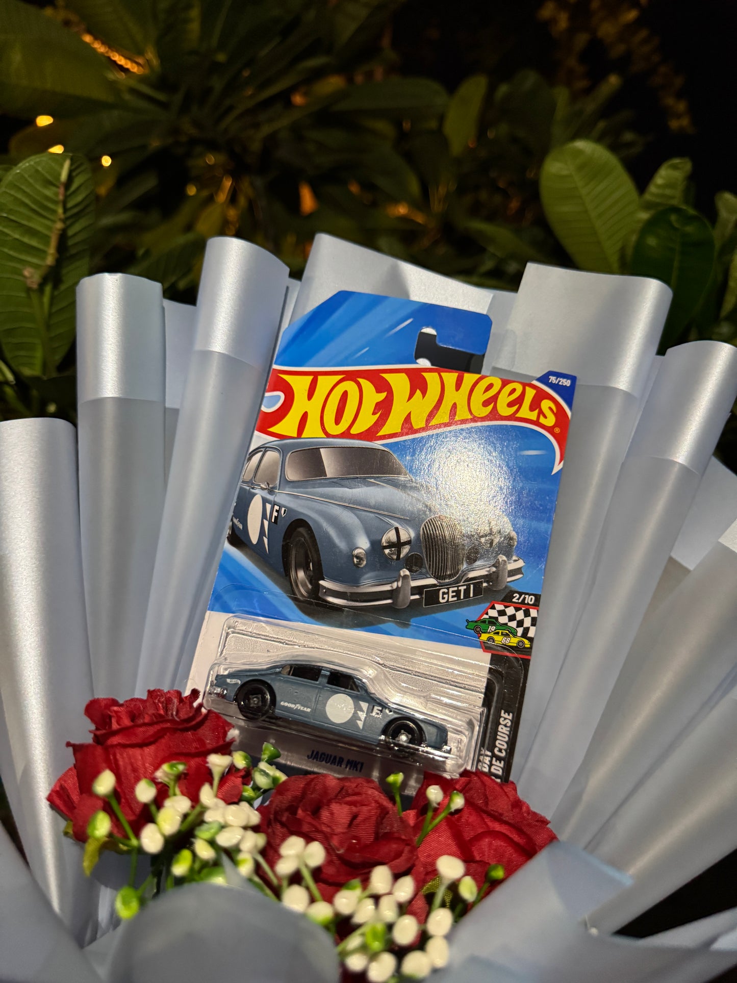 Jaguar MK1 Hot Wheels Bouquet - The - Classic Legend Edition