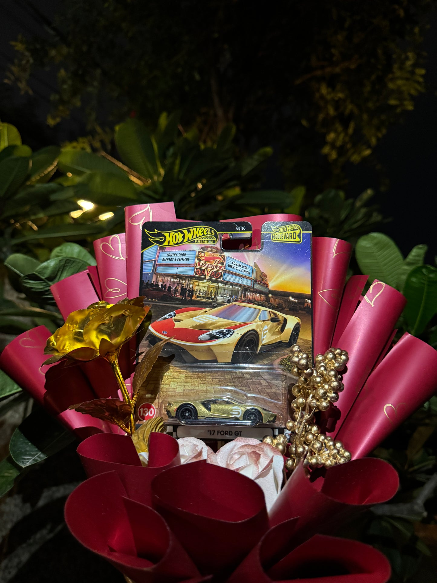 17 Ford GT Hot Wheels Bouquet – Golden Legend (Rare Limited Edition)