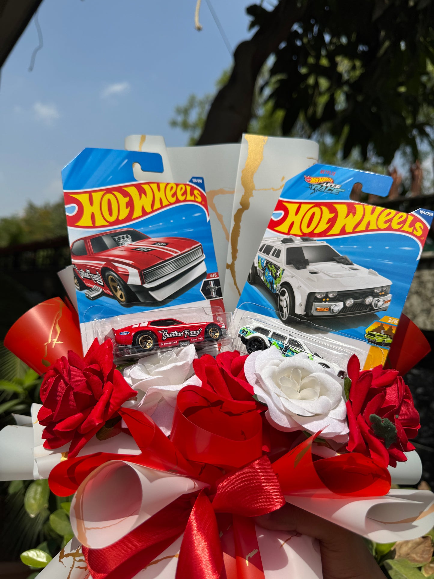 The Hot Wheels Bouquet - The Red and White Love Theme