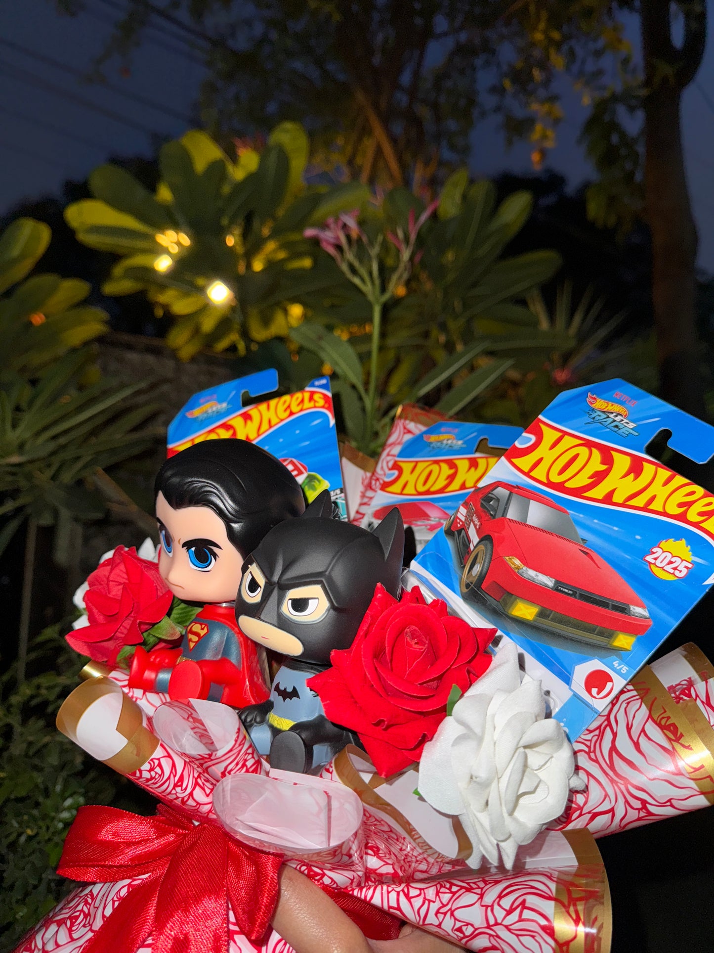 Superman & Batman Hot Wheels Bouquet – Premium Heroes Edition