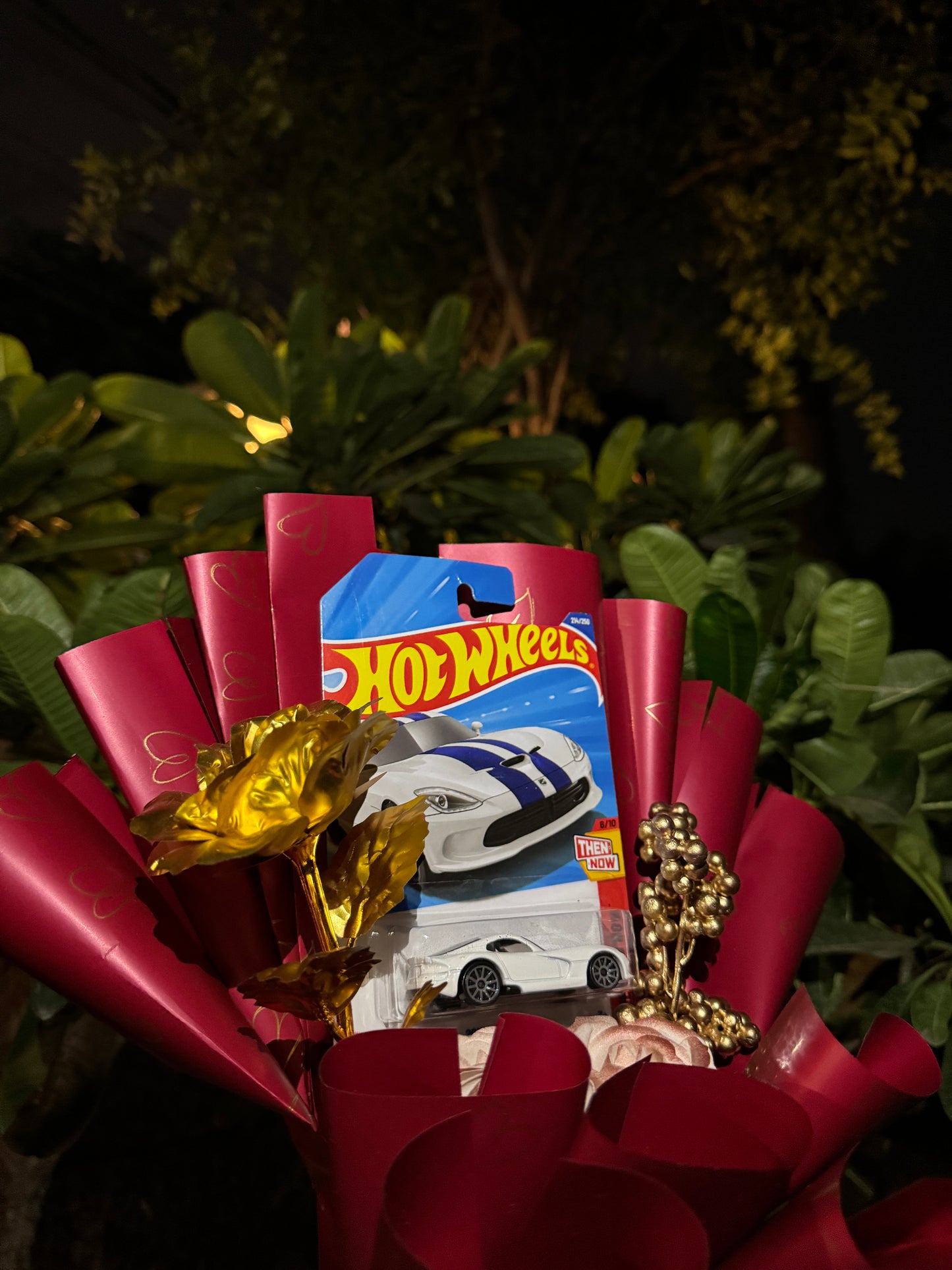 Dodge SRT Viper Hot Wheels Bouquet – White Venom Edition