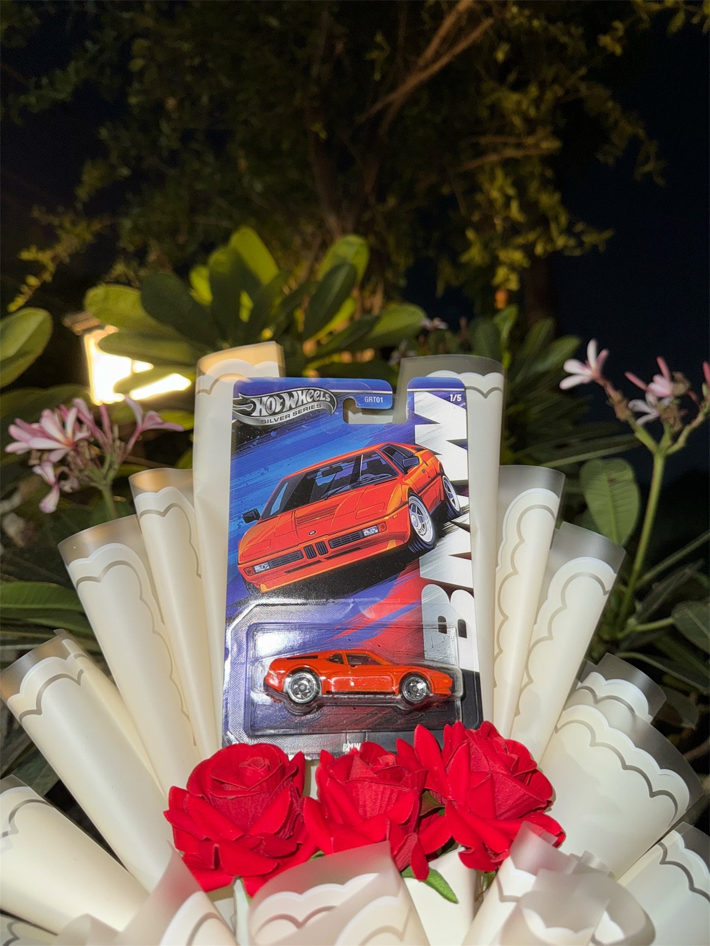 BMW M1 Hot Wheels Bouquet – The First Love of Speed, Wrapped in Classic Elegance