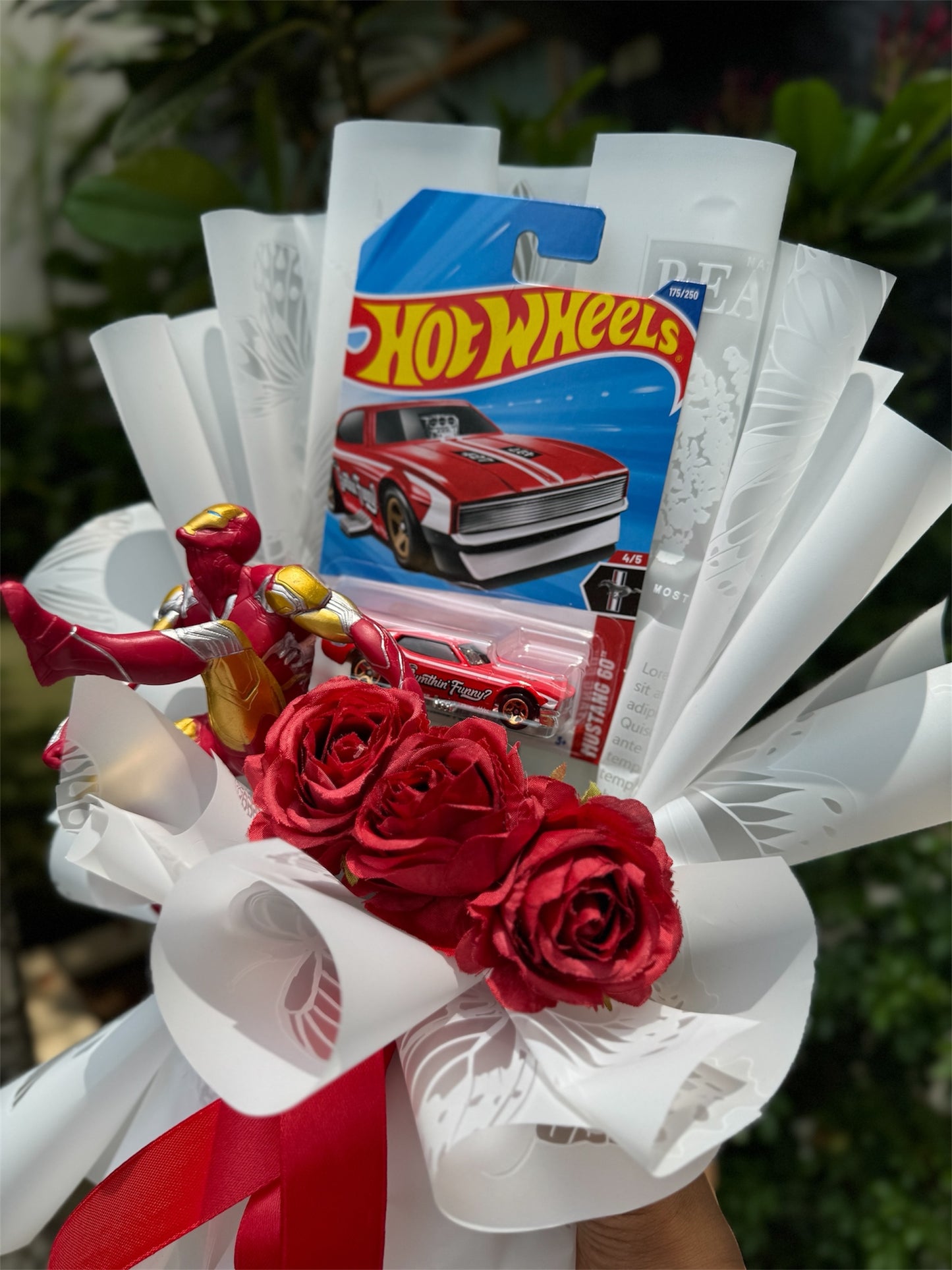 Hot Wheels Bouquet – Iron Man x Mustang Red Rose Edition
