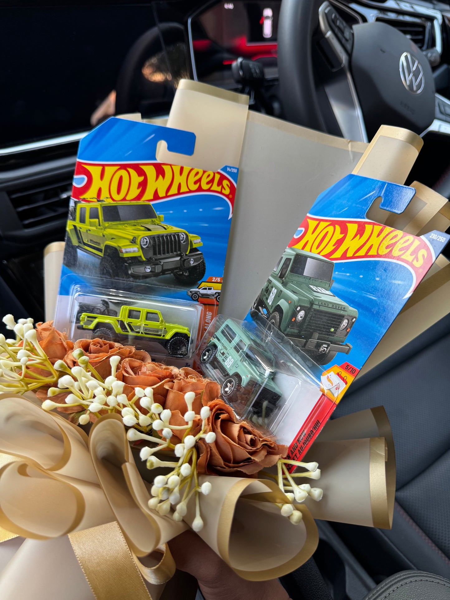 20 Jeep & Defender 90 Hot Wheels Bouquet – Built for roads that don’t exist