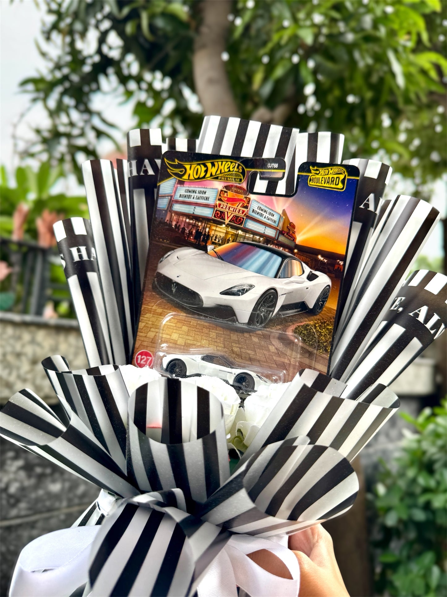 Maserati MC20 Luxe Bloom Hot Wheels Bouquet