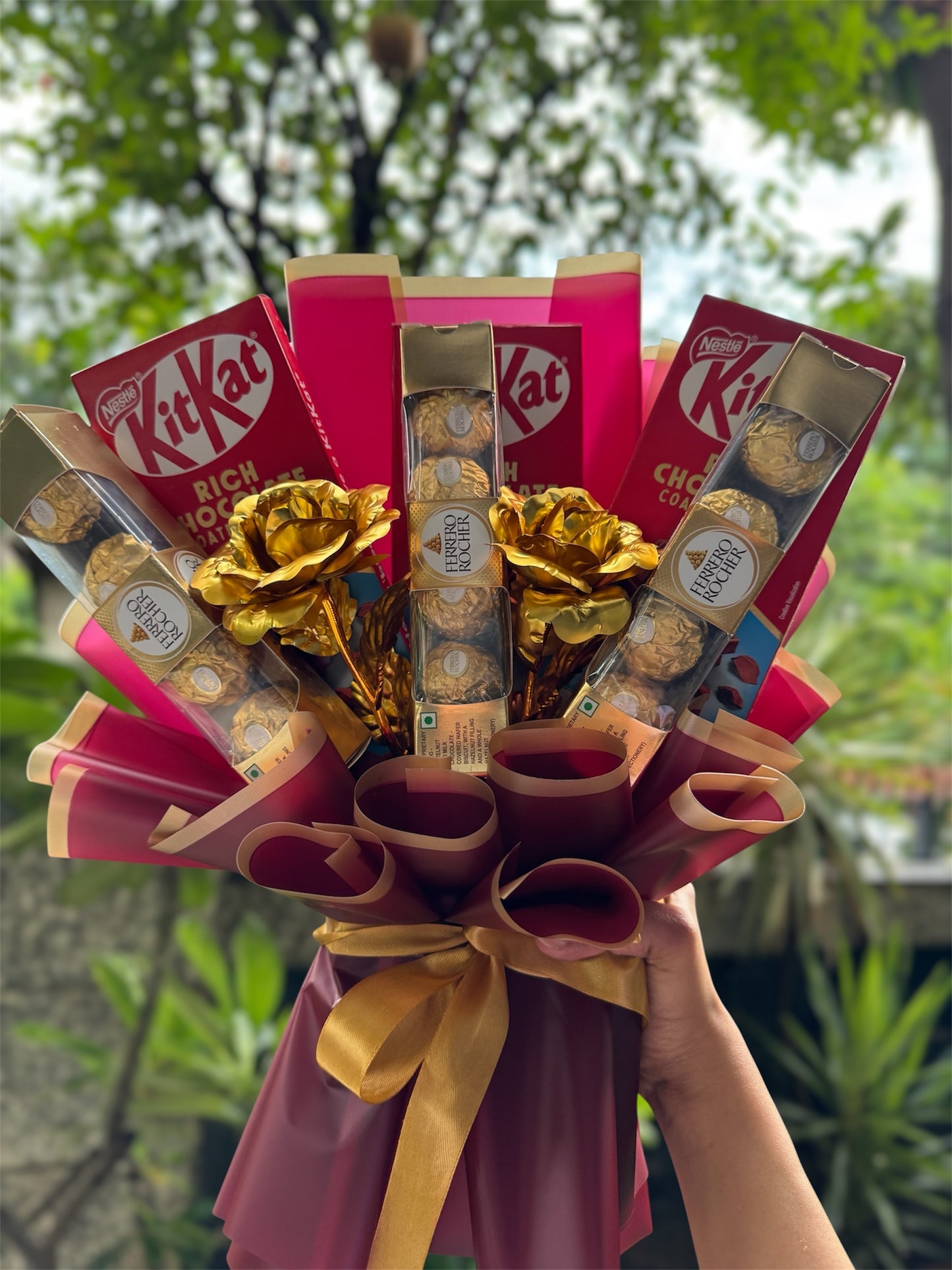 Sweet Gold Elegance – KitKat & Ferrero Rocher Chocolate Bouquet