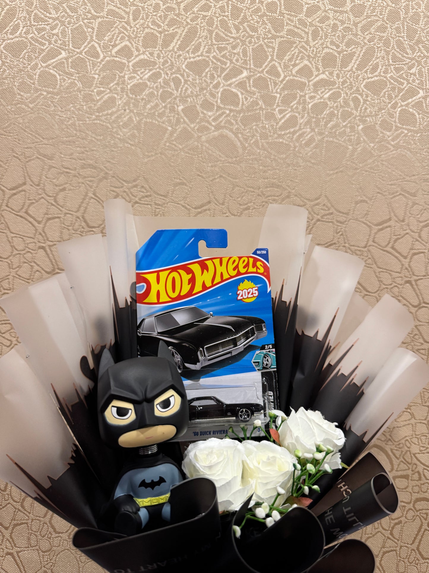 Hot Wheels Bouquet-66 Riviera Bat-Bloom