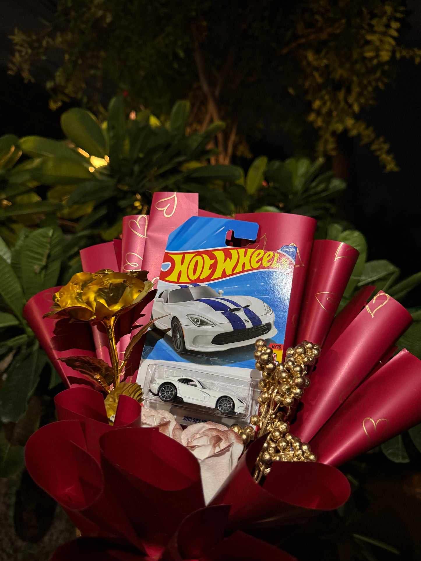 Dodge SRT Viper Hot Wheels Bouquet – White Venom Edition