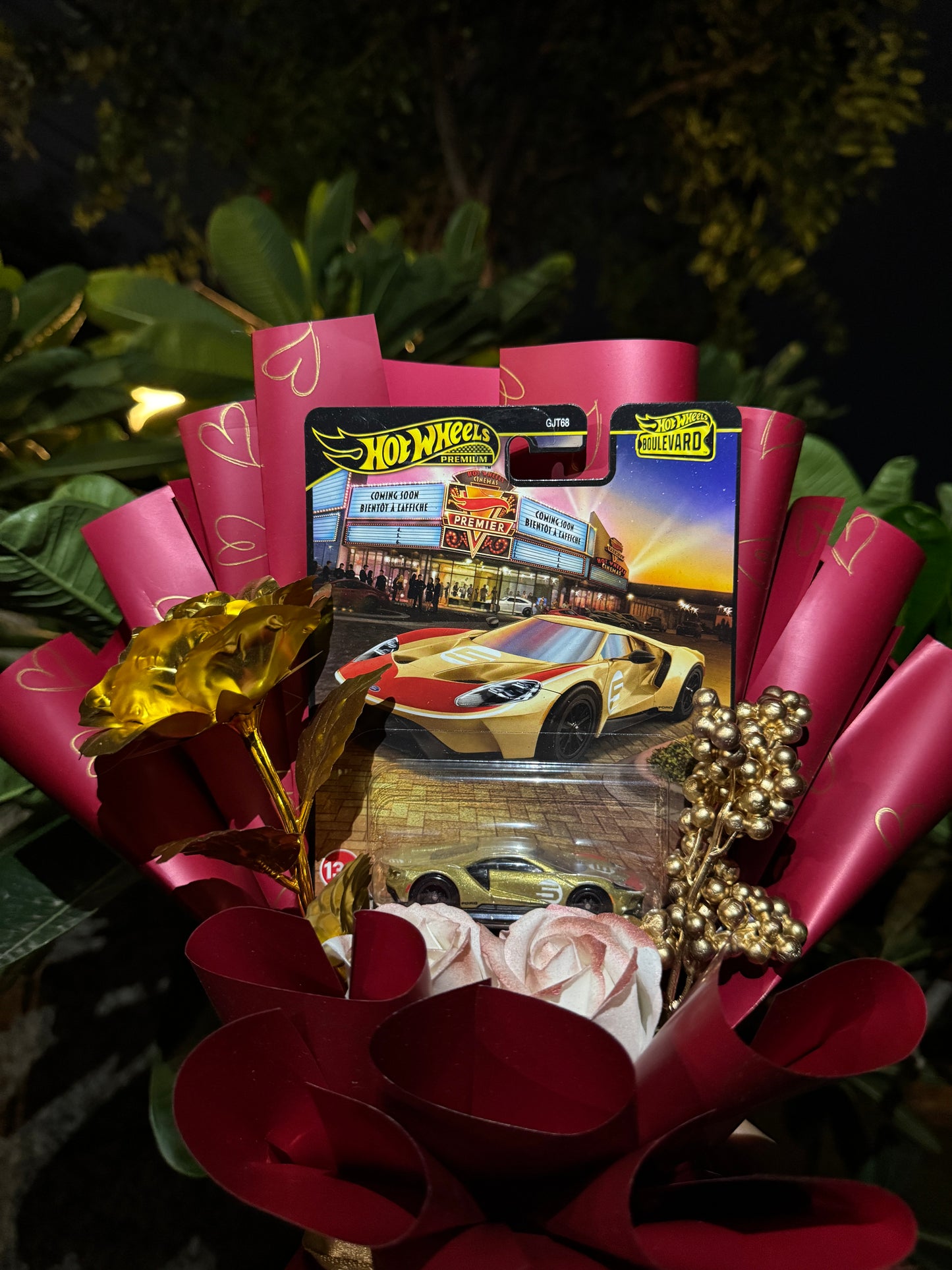 17 Ford GT Hot Wheels Bouquet – Golden Legend (Rare Limited Edition)