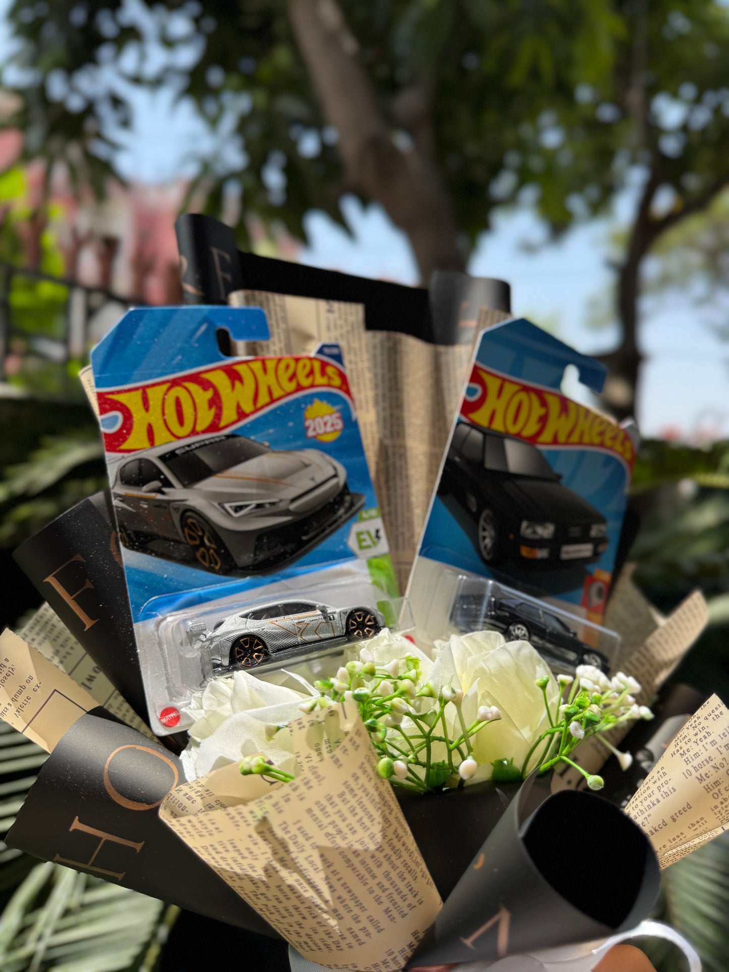 Hot Wheels Bouquet – Crown & Chrome - Audi Quattro & CUPRA e-Racer Edition