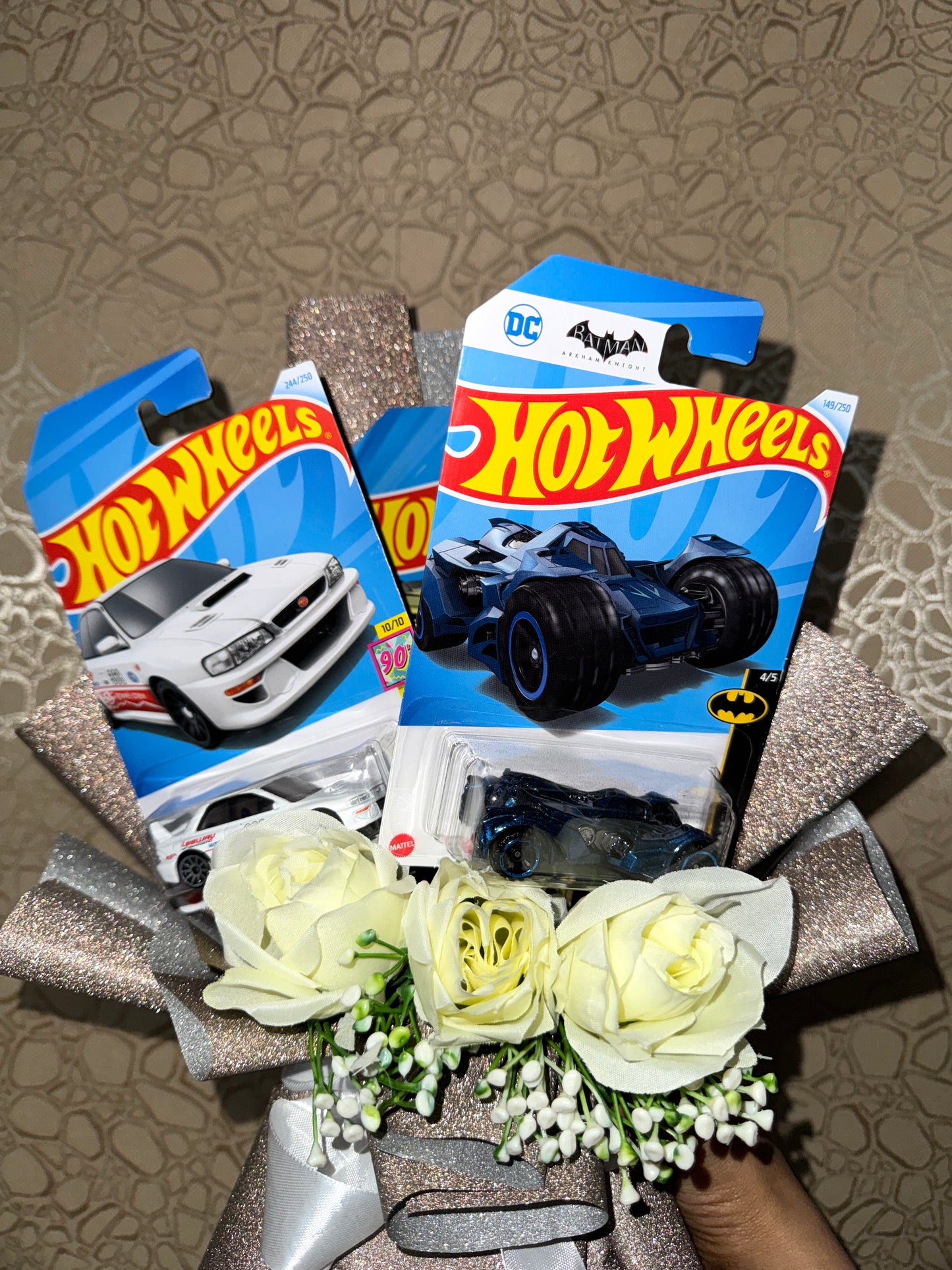 Hot Wheels Heroes – Batman, Vintage & Velocity in Glitter Bloom