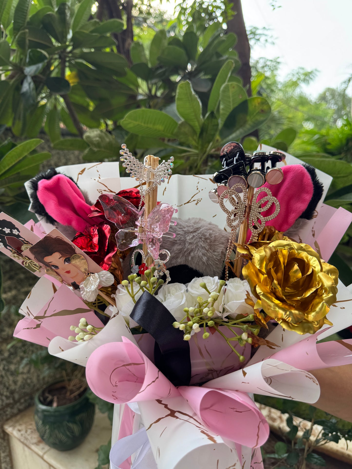 Big Teddy & Accessories Bouquet – Cute & Stylish Gift