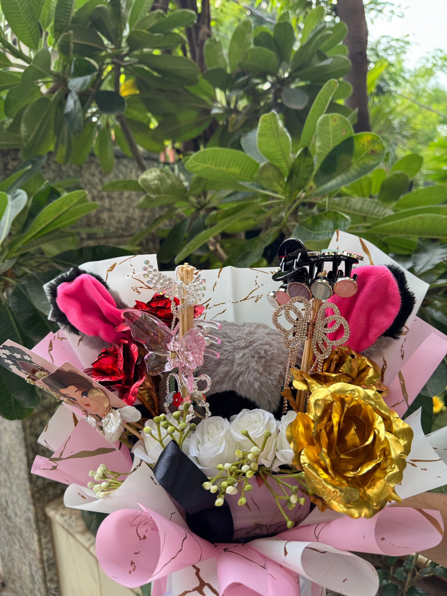 Big Teddy & Accessories Bouquet – Cute & Stylish Gift