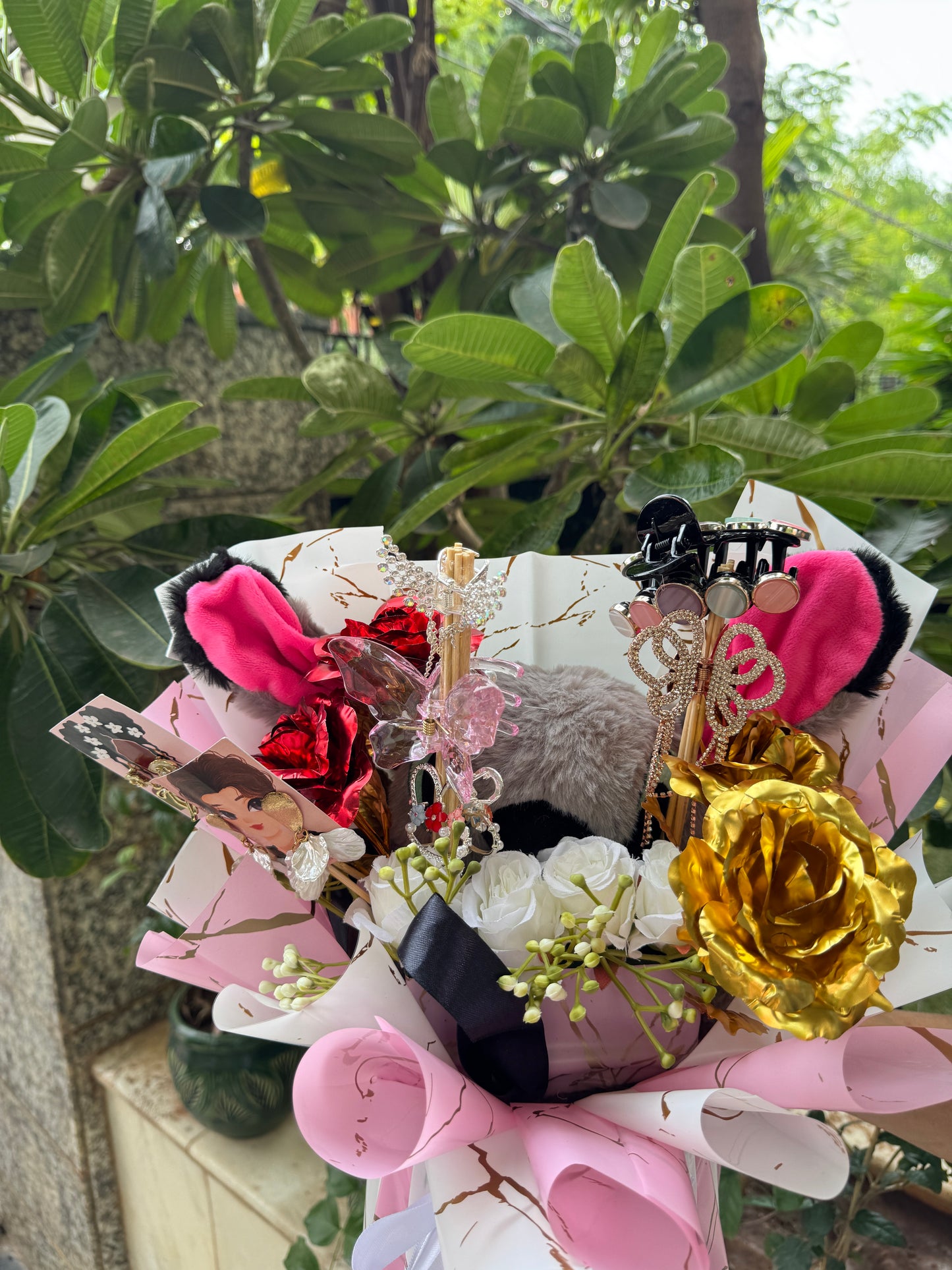 Big Teddy & Accessories Bouquet – Cute & Stylish Gift