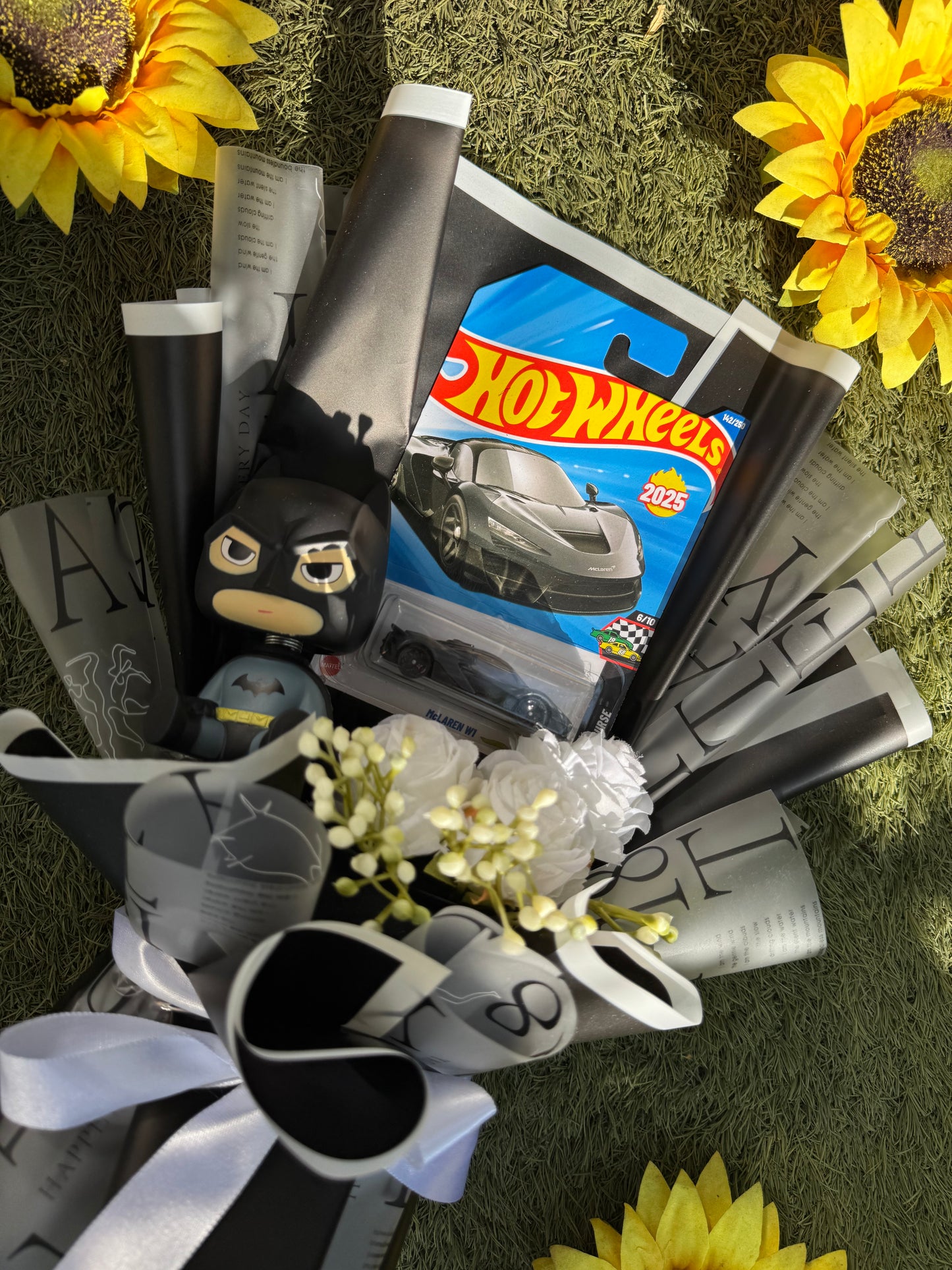 McLaren W1 Hot Wheels Bouquet – Dark. Bold. Batman energy