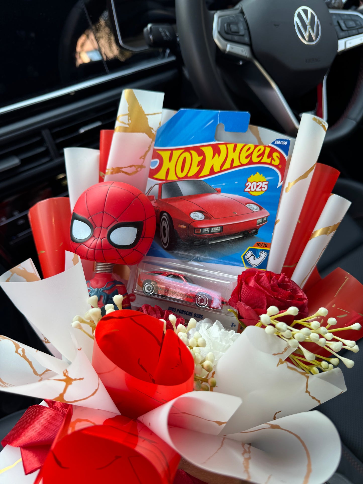 1983 Porsche 928S Hot Wheels Bouquet – Spider-Man love, felt deeply