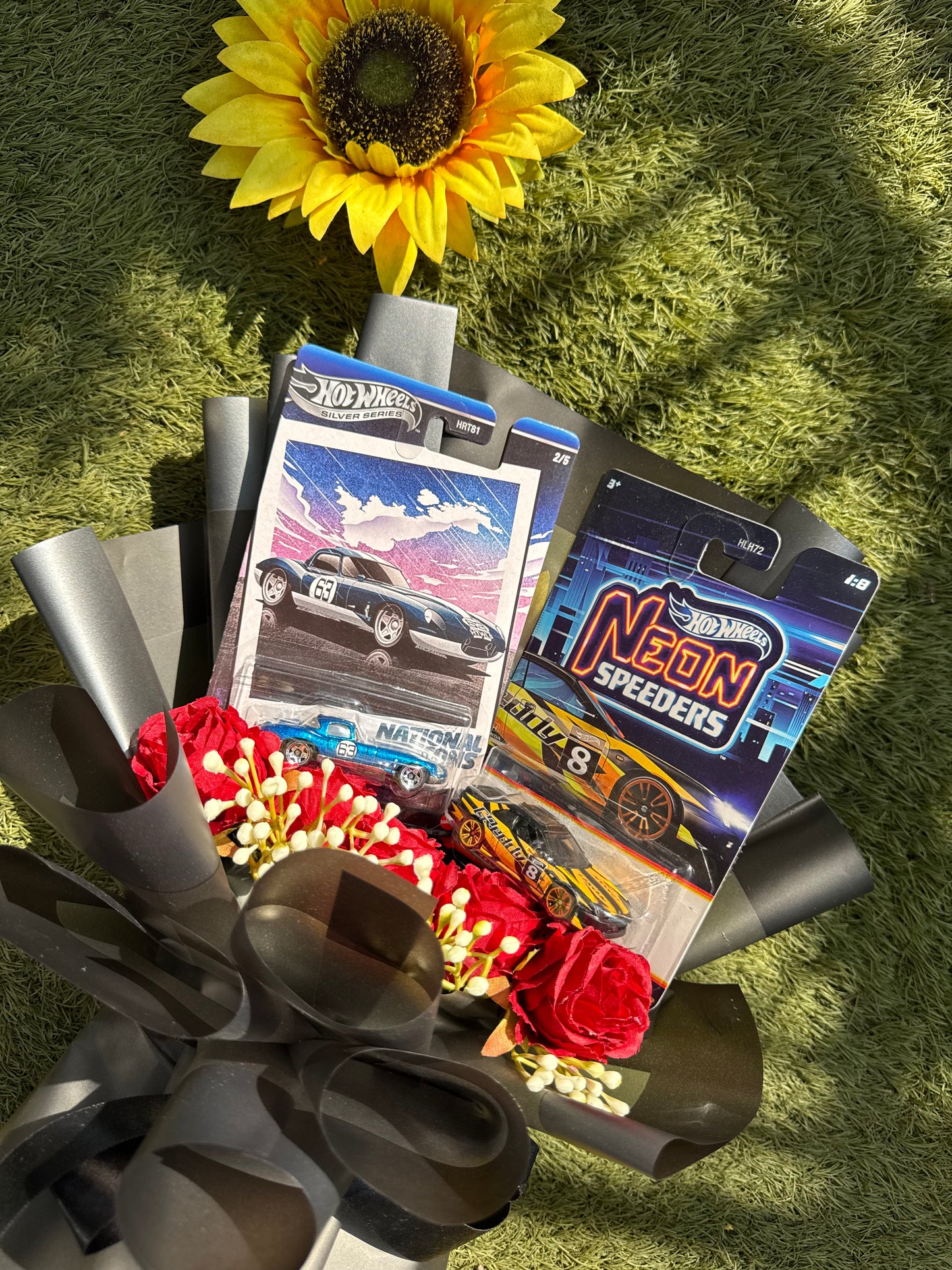 Hot Wheels Honda Prelude & Jaguar Lightweight Bouquet – Classic soul, racing heartbeat